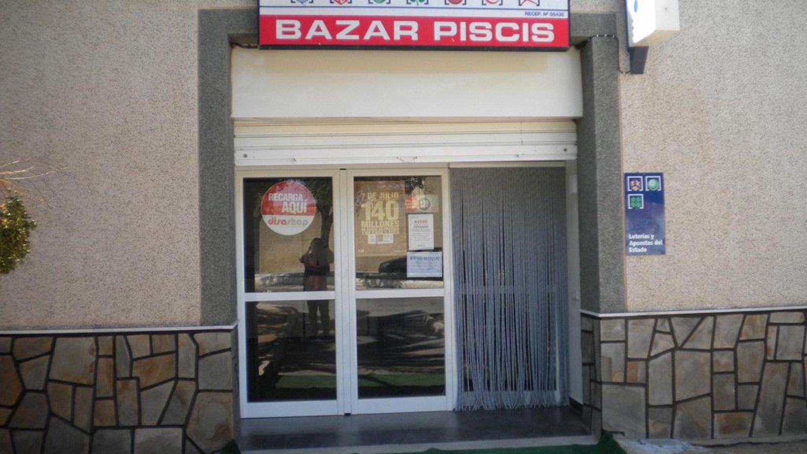 Bazar Piscis, que ha vendido un décimo en San Agustín (El Ejido).