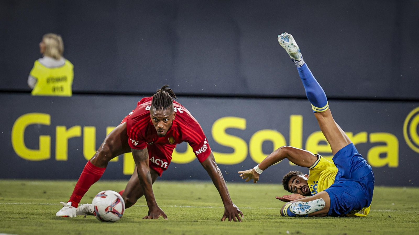 Búscate entre las fotos del partido de fútbol entre Cádiz CF y Real Zaragoza
