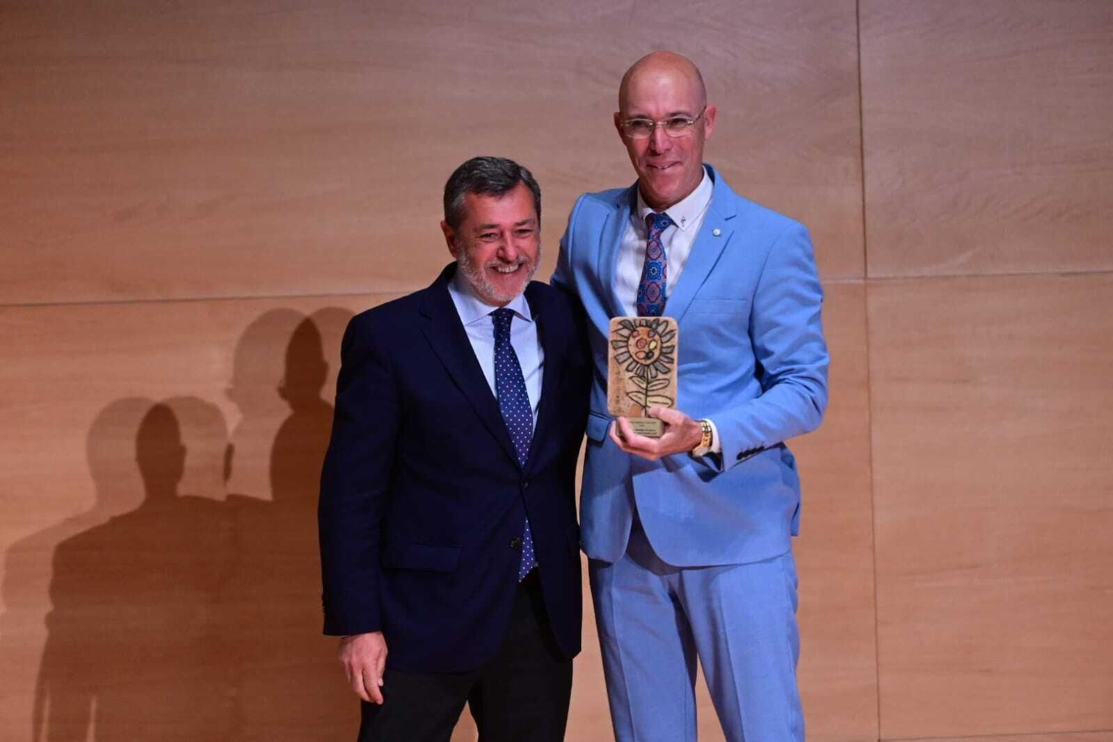 El delegado territorial de Inclusión Social, Alfonso Candón, junto a Francisco Márquez, presidente de Fegadi.