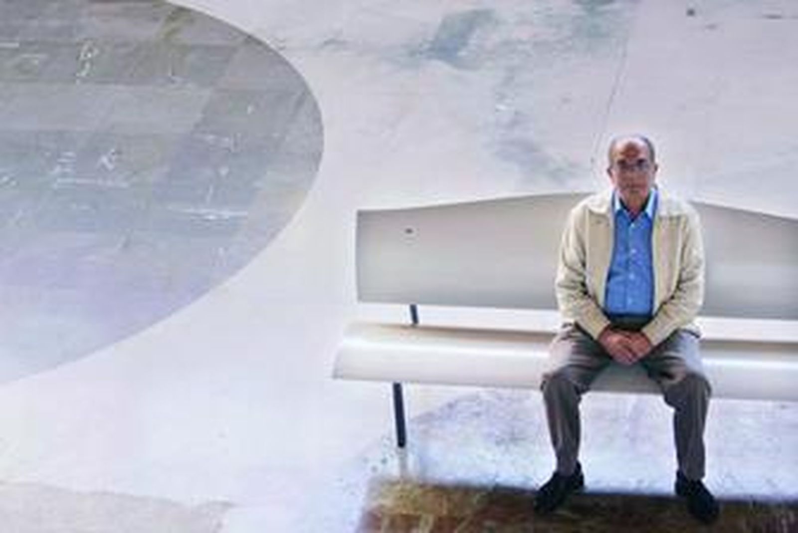 Juan Antonio Vera Torres, ayer, en la Facultad de Geología en el campus de Fuentenueva.