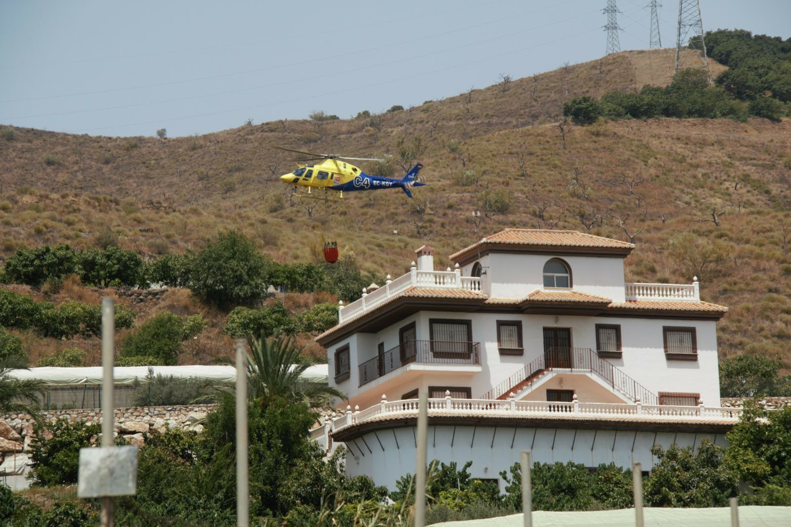 Las imágenes del incendio forestal en La Nacla de Motril