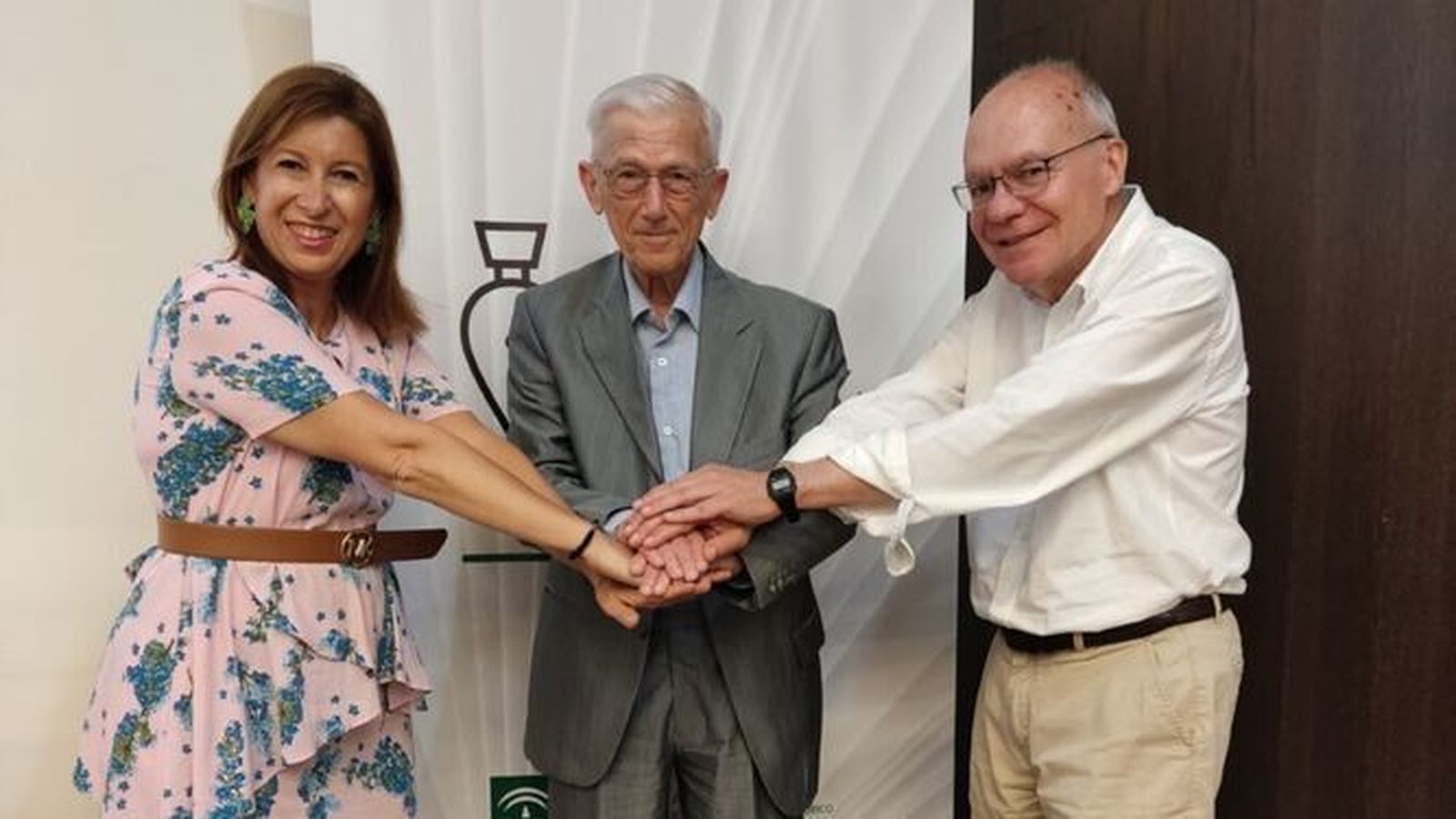 Gemma del Corral, Kaliffatides y Justo Navarro en el Museo de Málaga.