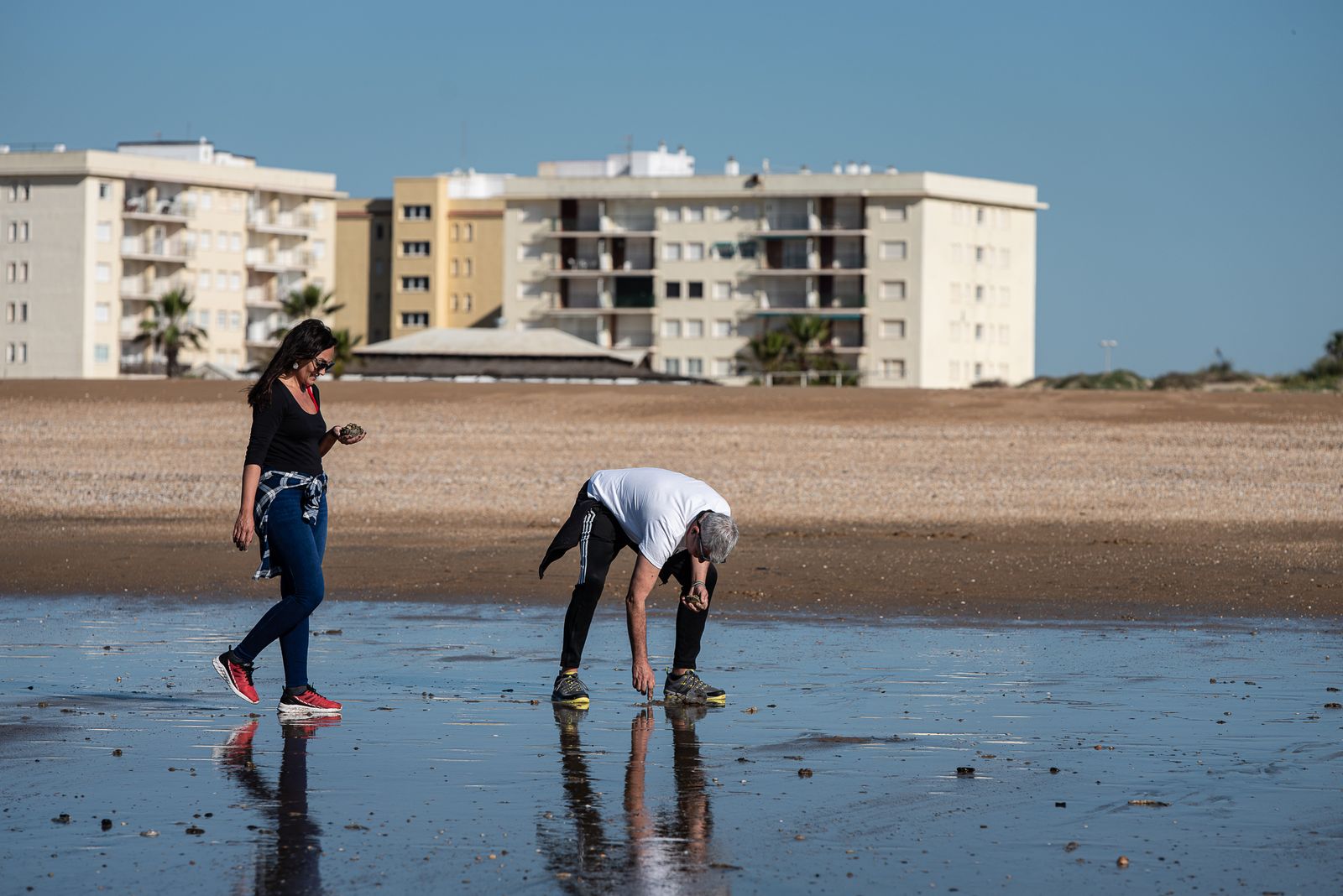 Imágenes de la mañana primaveral del 26 de diciembre en las playas de Huelva