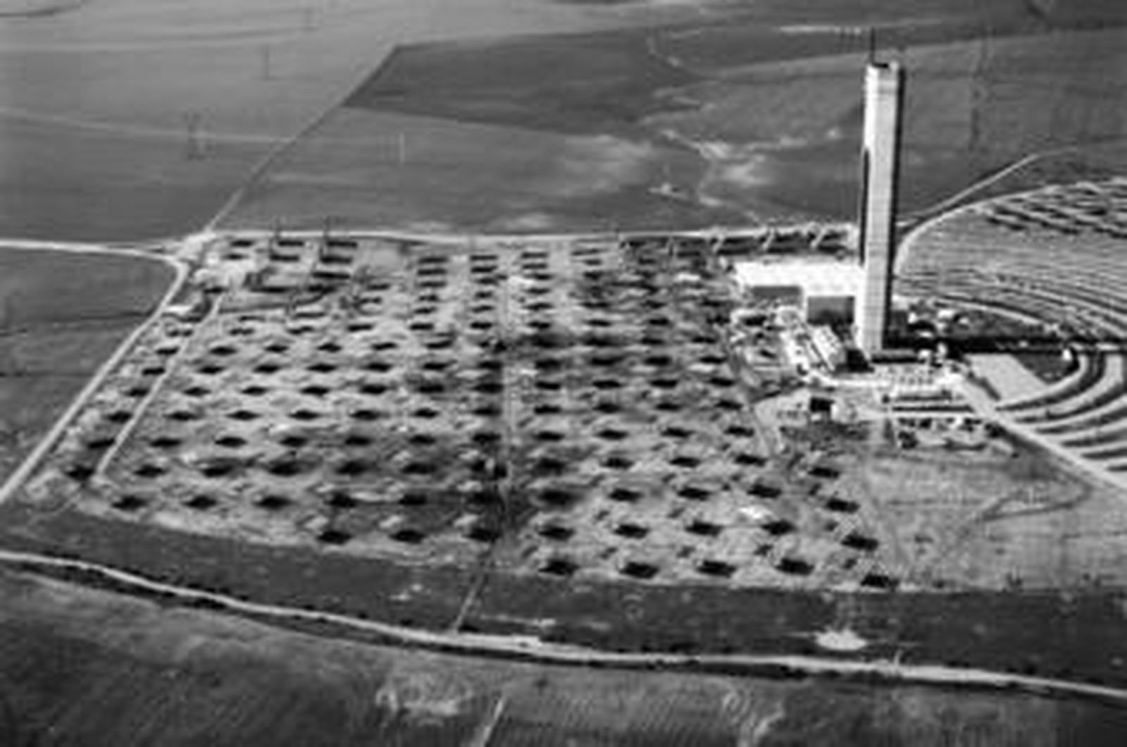 Instalaciones de planta termosolar de Abengoa en Sanlúcar la Mayor.