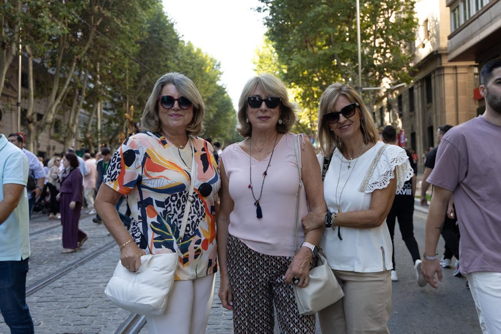 Un Jaén repleto de fieles acompañan los traslados de las veinte imágenes de la Magna (I)