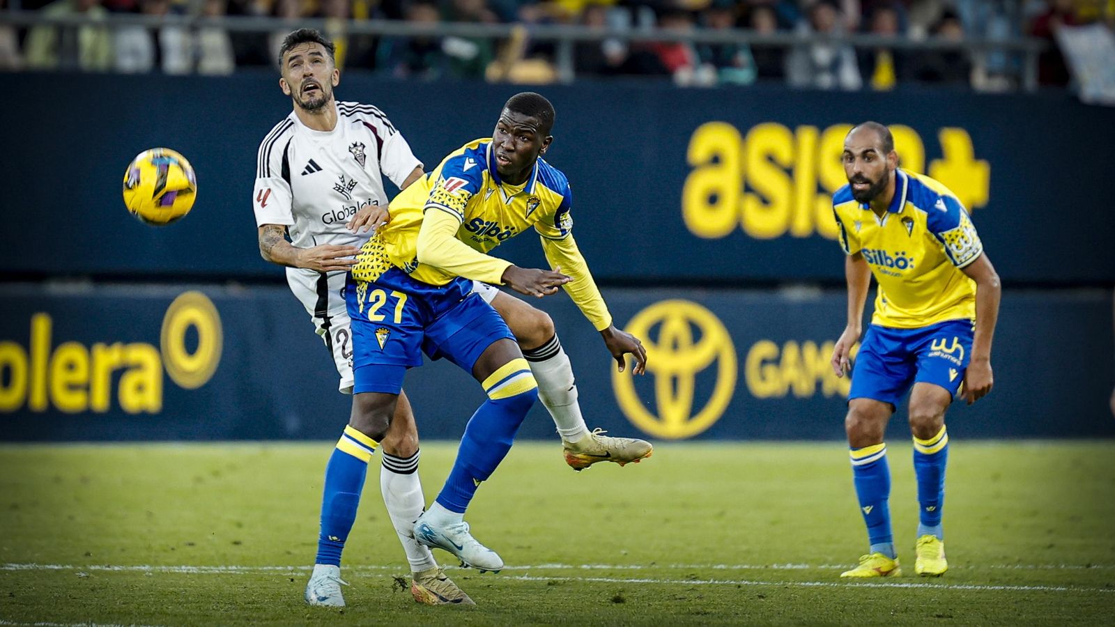 Búscate entre las fotos del partido de fútbol Cádiz CF - Albacete Balompié