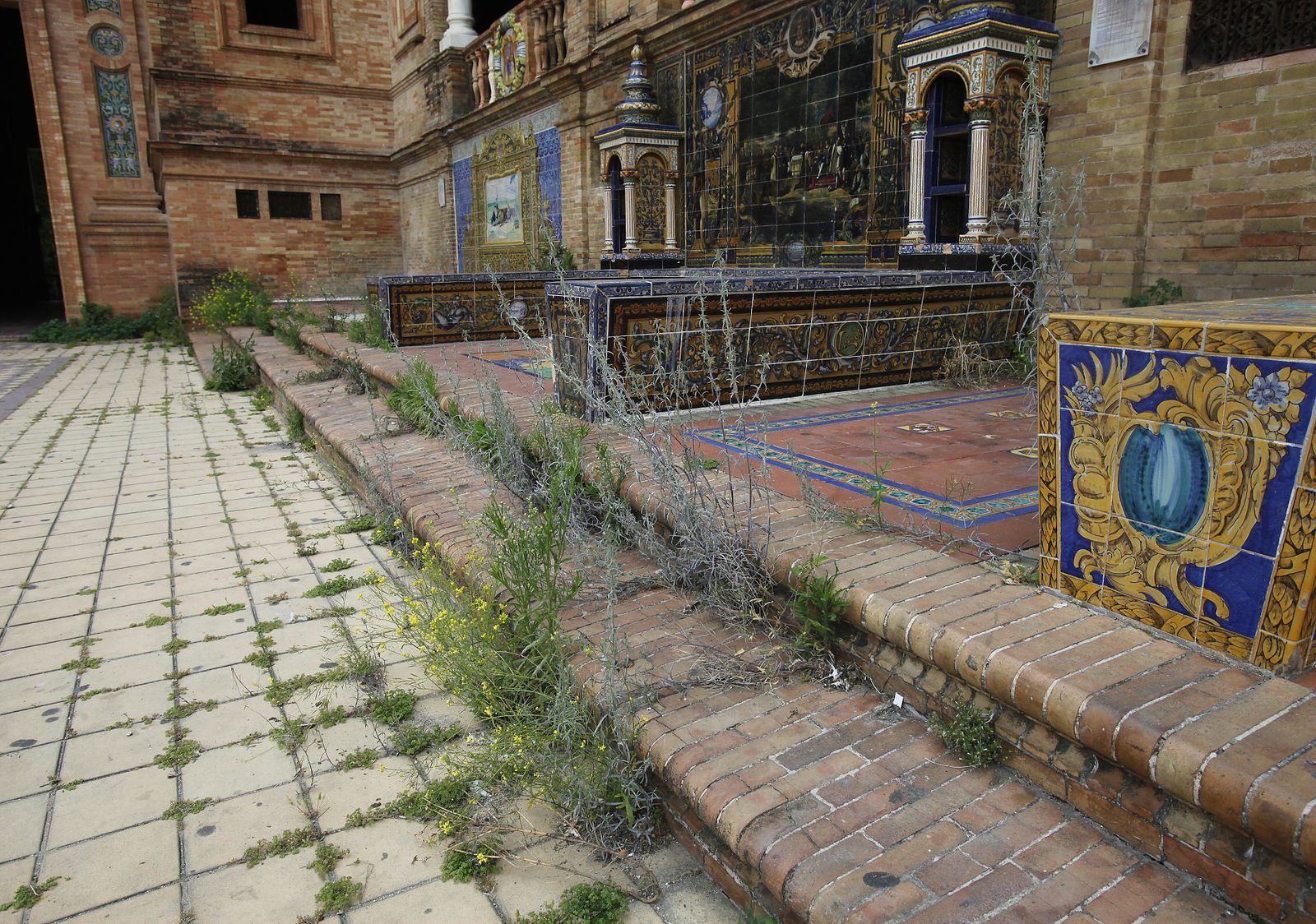 Abandono en la Plaza de España por el confinemiento