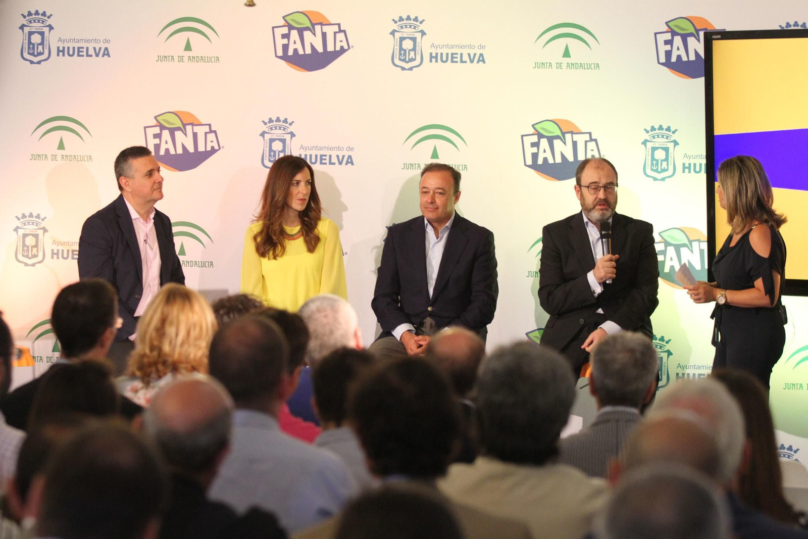 Presentación de la nueva botella de vidrio de Fanta