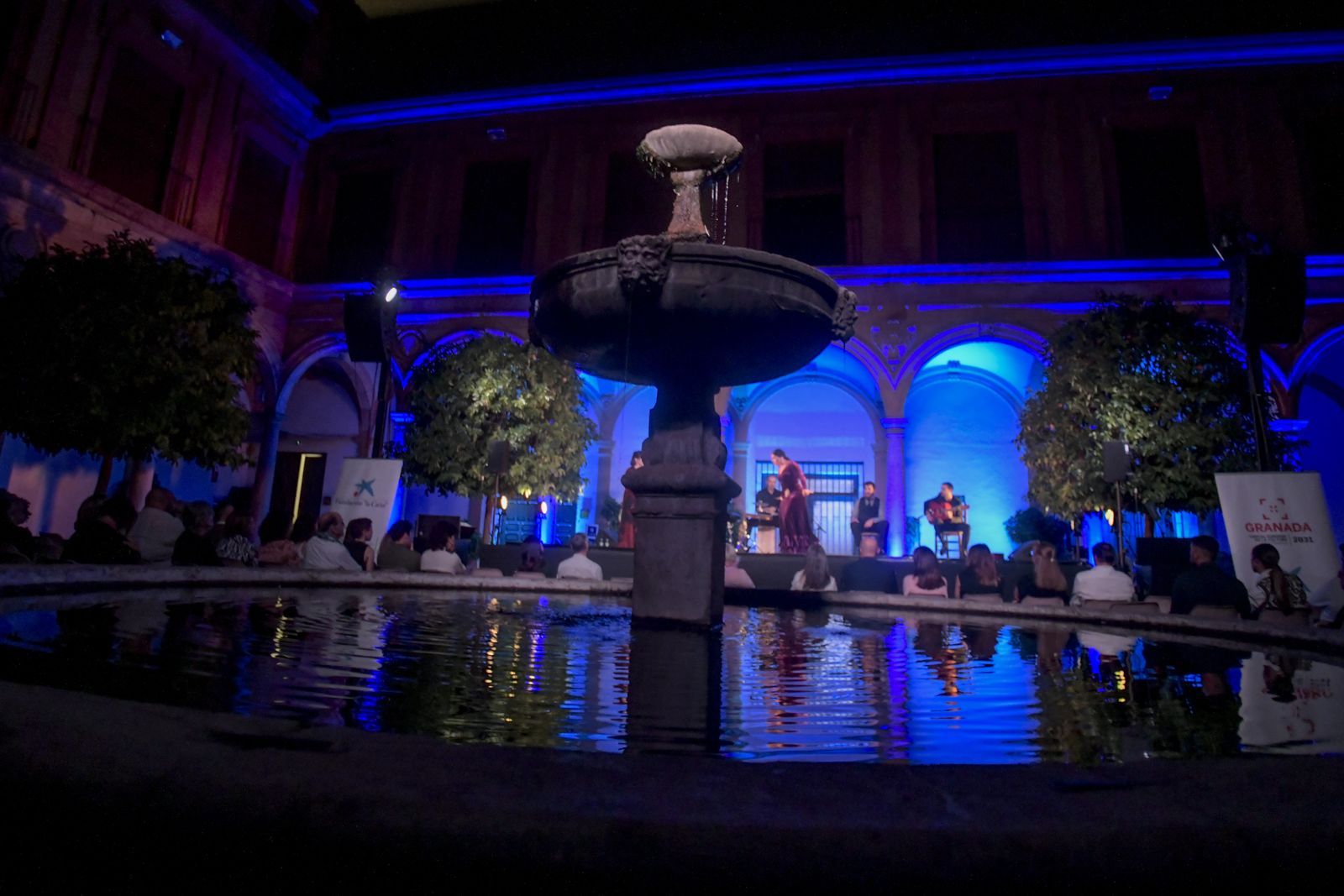 El flamenco de Fuensanta La Moneta hace vibrar la Abadía del Sacromonte: las mejores imágenes