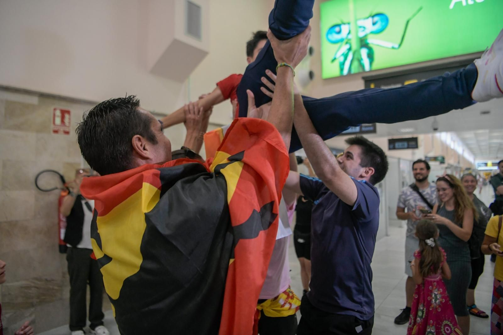 Granada recibe a la campeona María Pérez, en imágenes