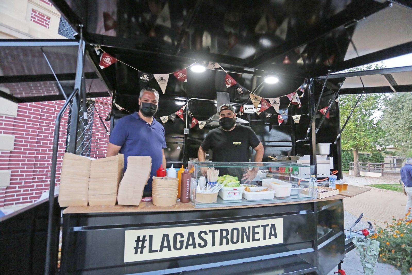 Concierto de A Dos Velas en la Real Escuela del Arte Ecuestre