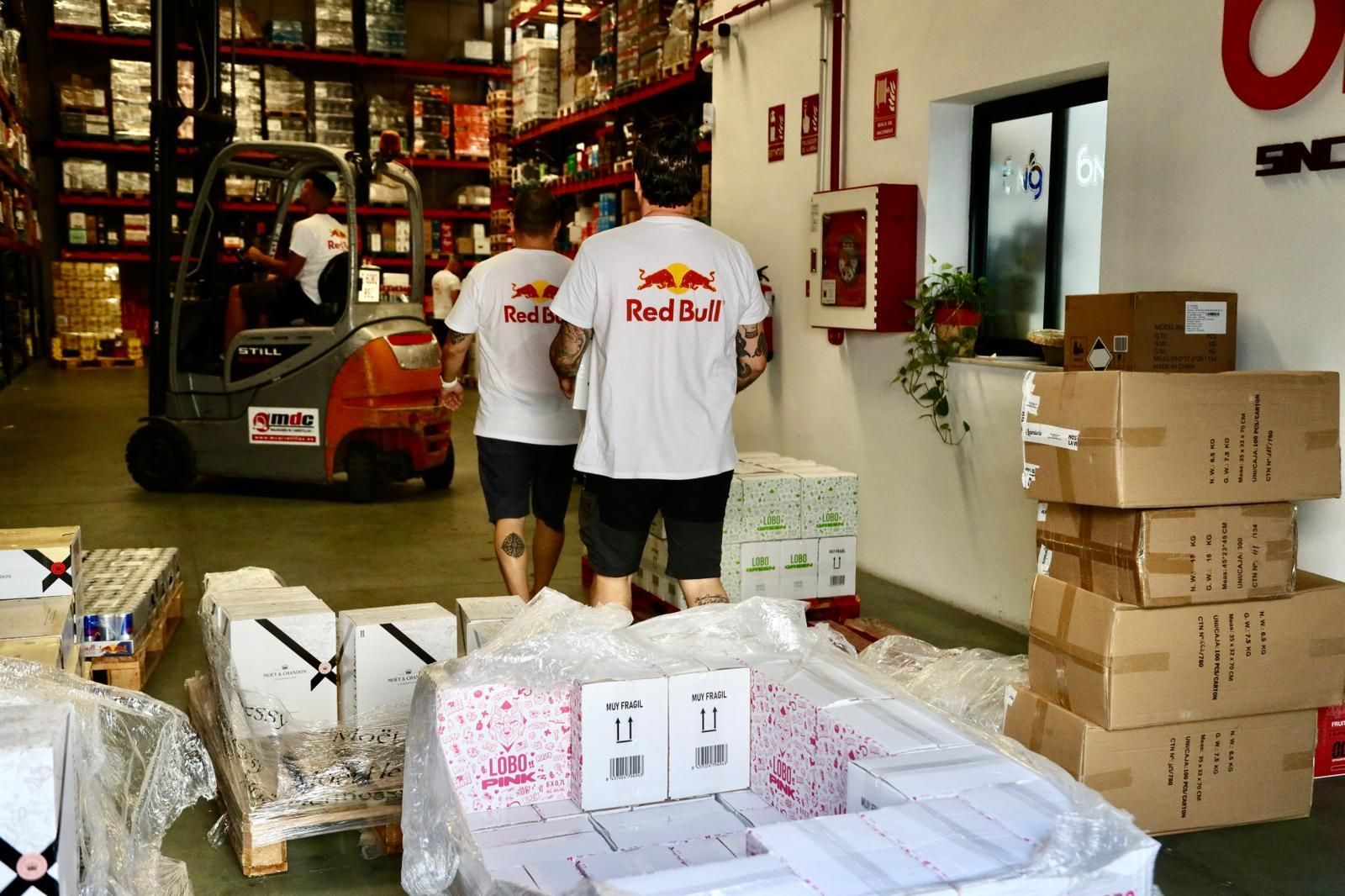 Los últimos preparativos para la Feria de Málaga, en imágenes.