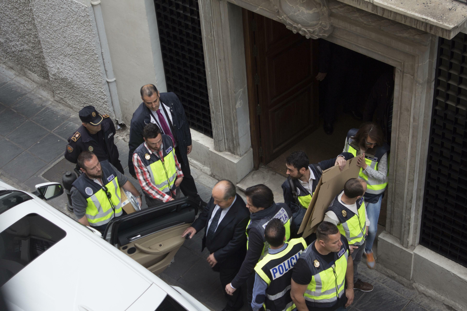 Torres Hurtado y la cúpula de Urbanismo, primeros procesados por "organización criminal" en el caso Nazarí