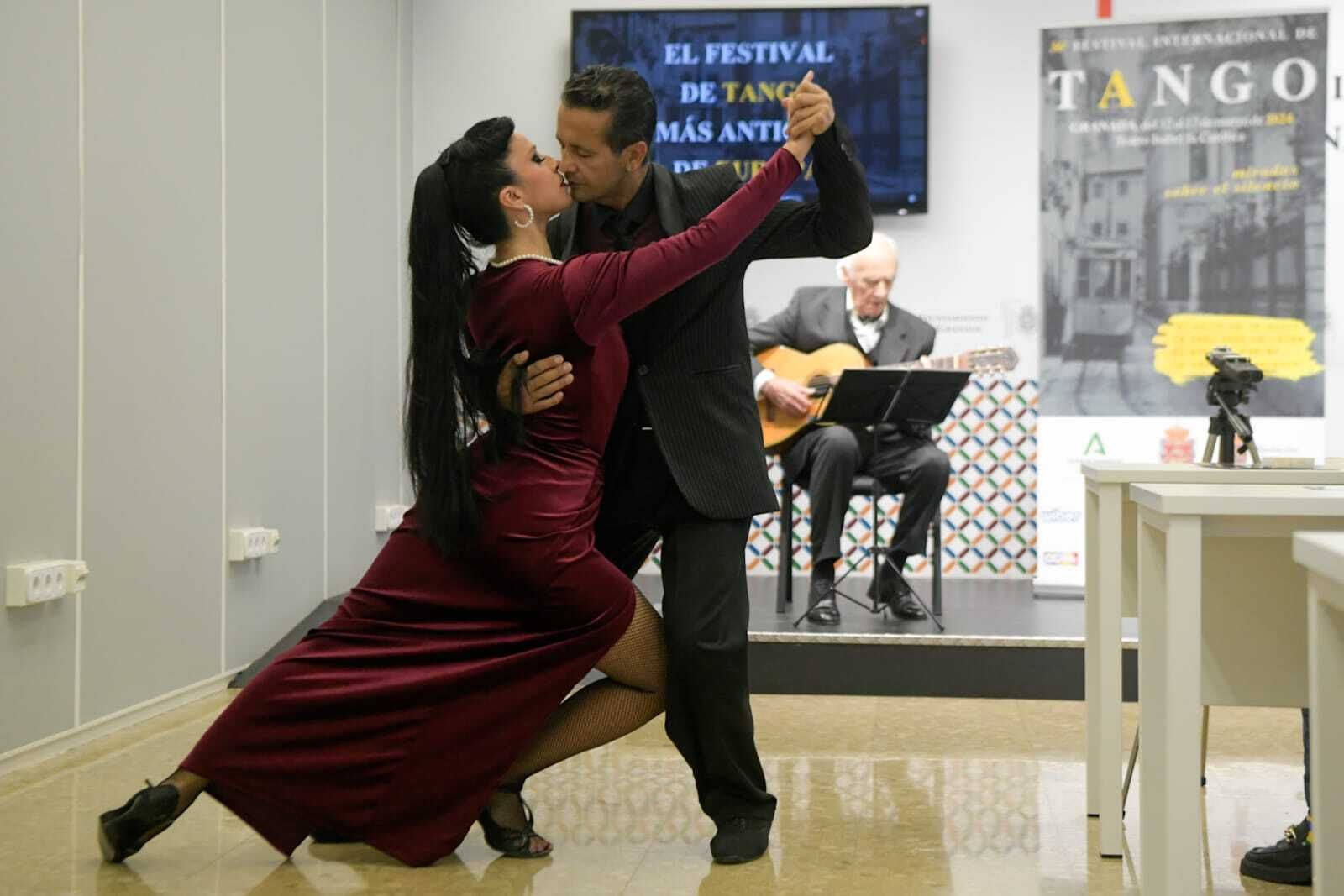 El Festival de Tango de Granada se presentó este martes en el Ayuntamiento de Granada.