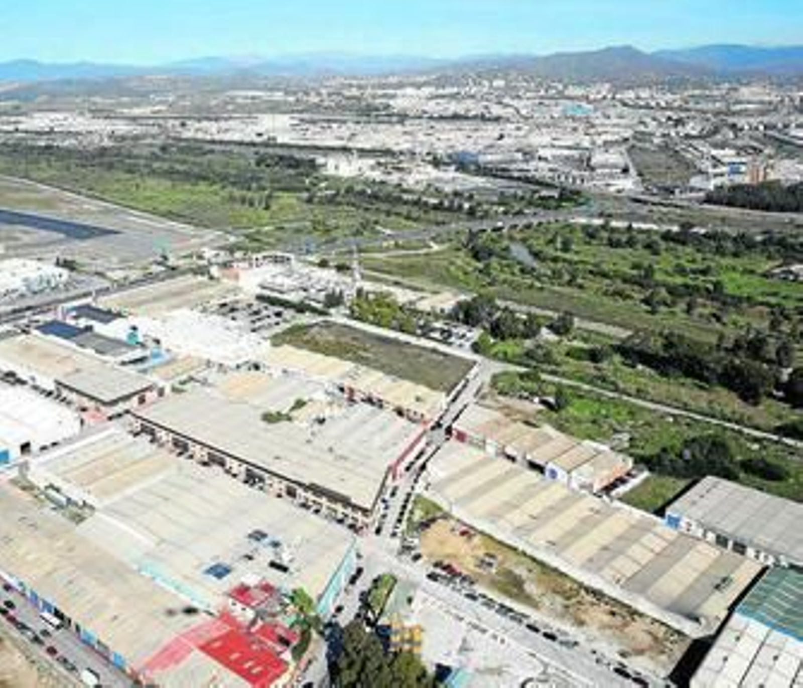 Vista del río Guadalhorce y los polígonos industriales.