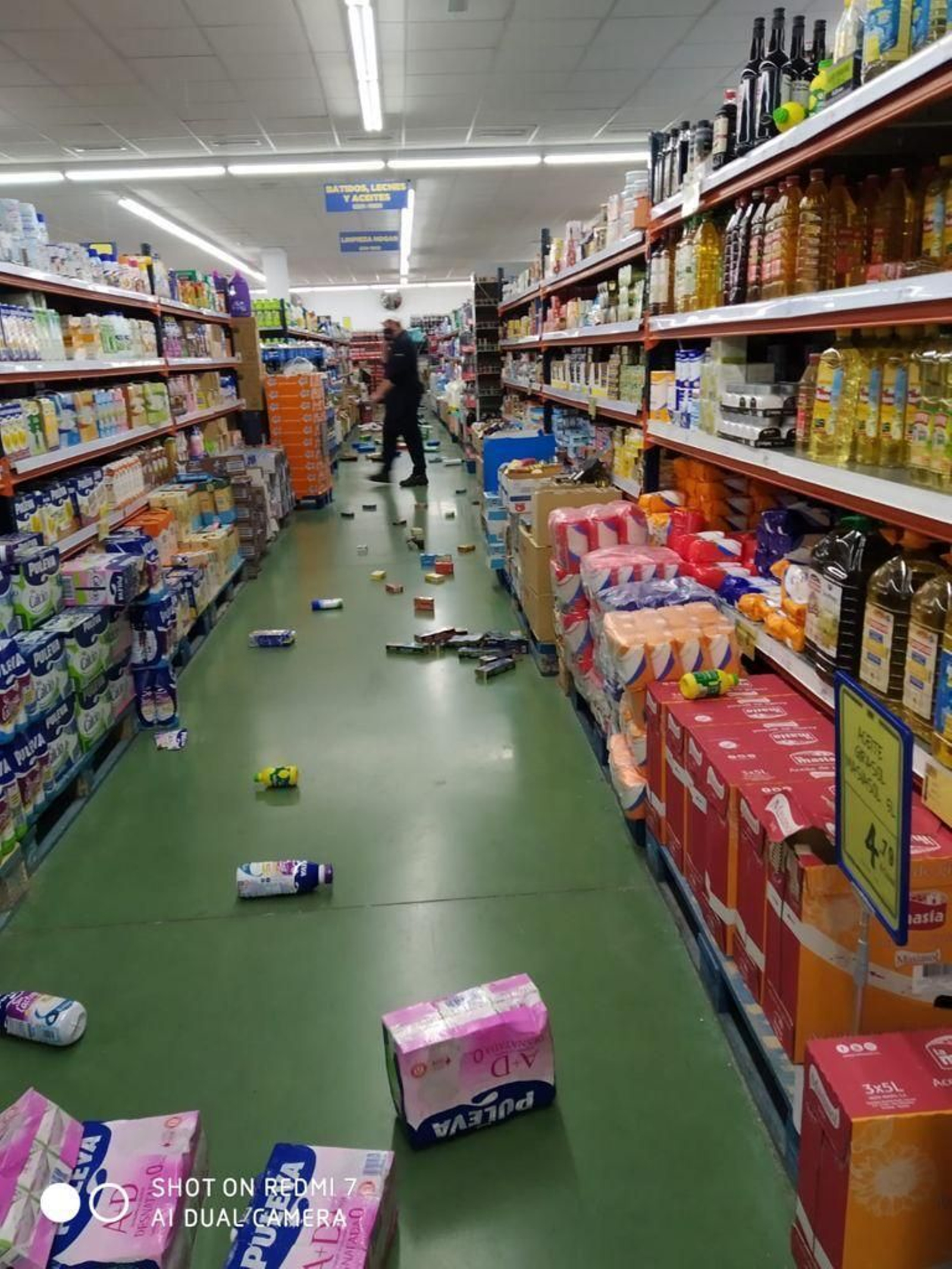 Fotos: así ha quedado un supermercado por el terremoto de Granada