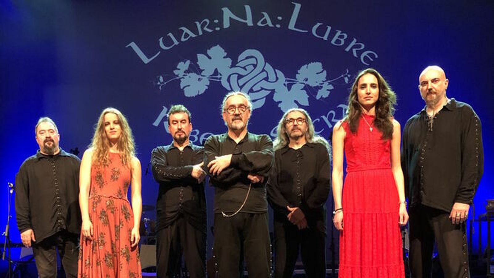 El ciclo 'Músicas para el Alma' trae este jueves, 1 de agosto, la música celta de Luar Na Lubre a los Claustros de Santo Domingo. La banda de referencia del folk gallego llega a Jerez con su trabajo musical dedicado a la 'Ribeira Sacra'. La actuación dará comienzo a las 22.00 horas y el precio de las entradas es de 20 euros. Éstas pueden adquirise en Gravinatour Viajes (calle Gravina 5, Jerez), en www.ticketea.com y en taquilla una hora antes del concierto.