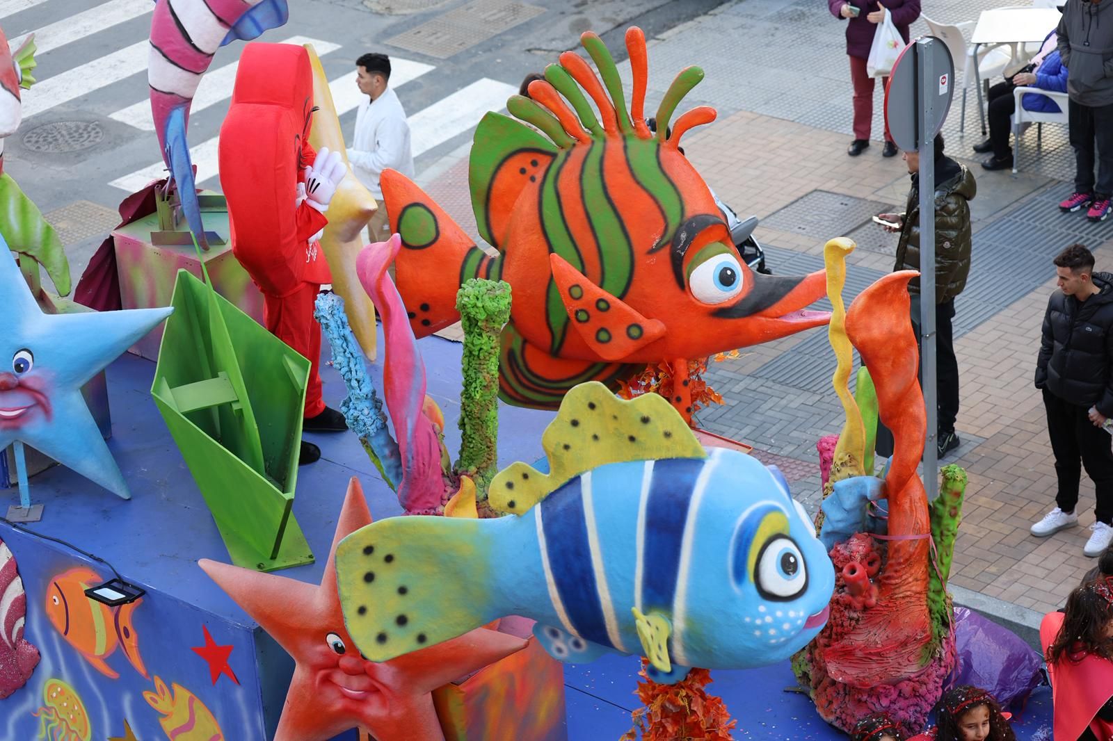 Fotografías de la salida de la Cabalgata de Reyes Magos de Huelva este 2026 por las calles de la ciudad