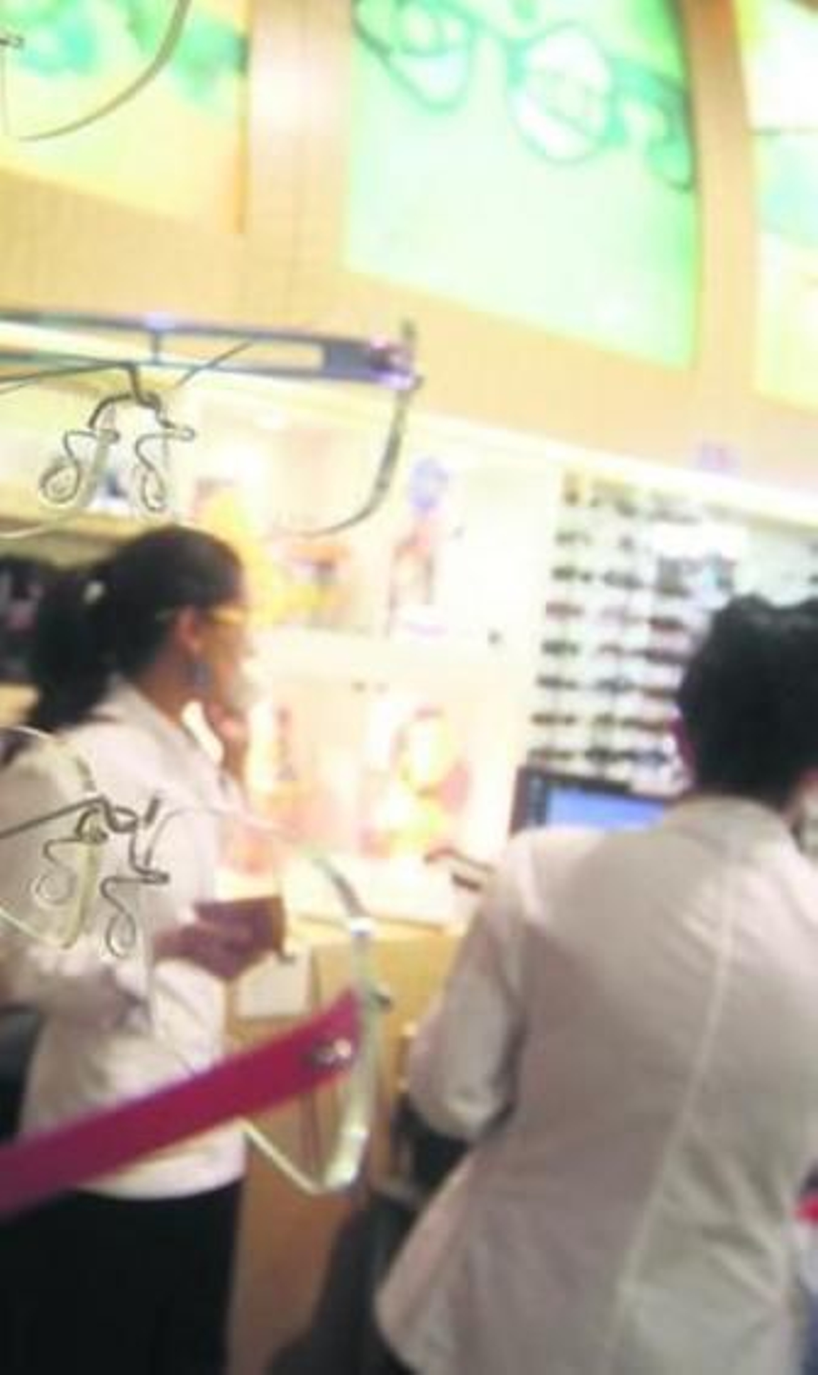 Lentes expuestas en un centro óptico autorizado