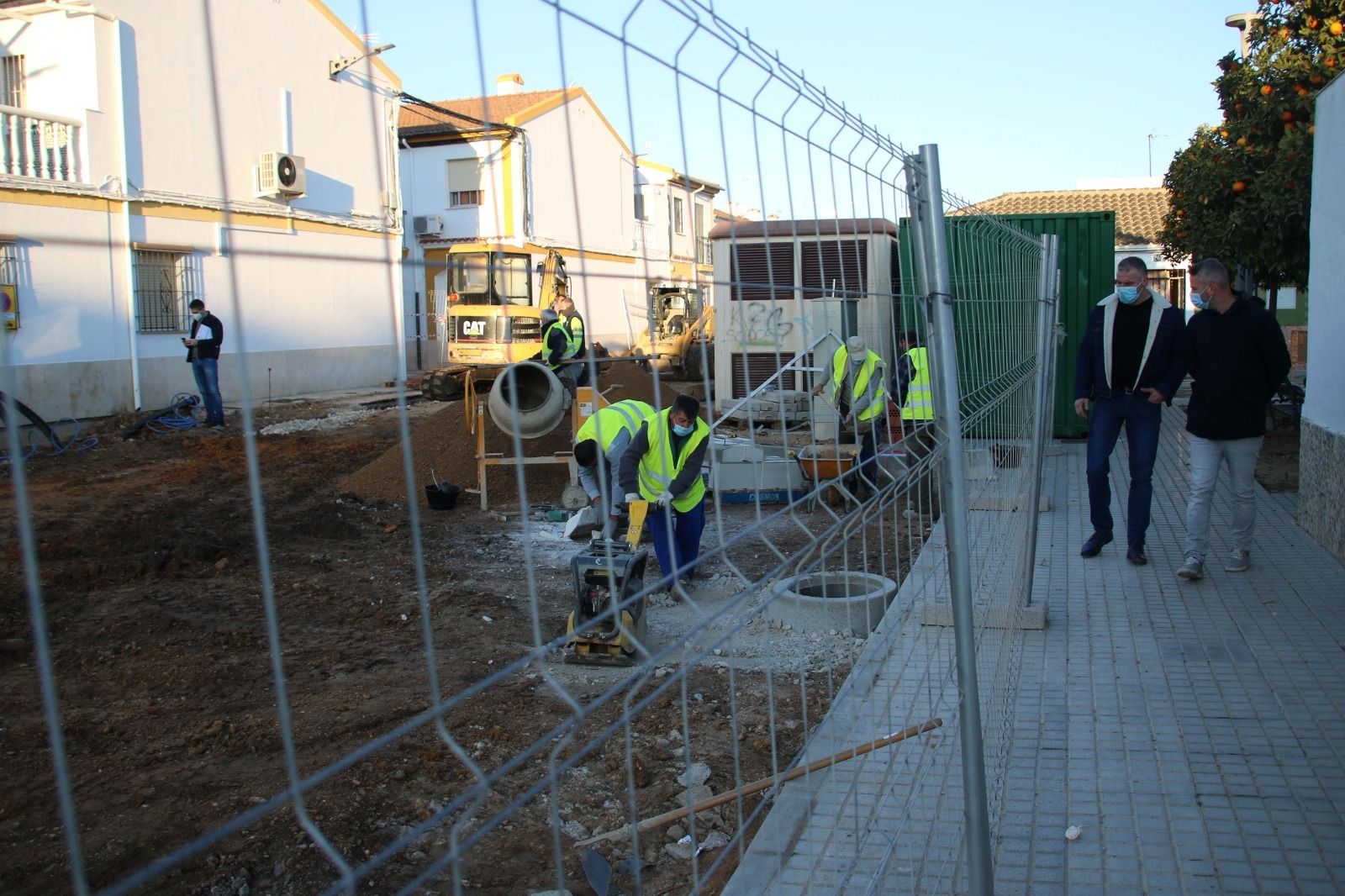 Un momento de la visita a las obras.
