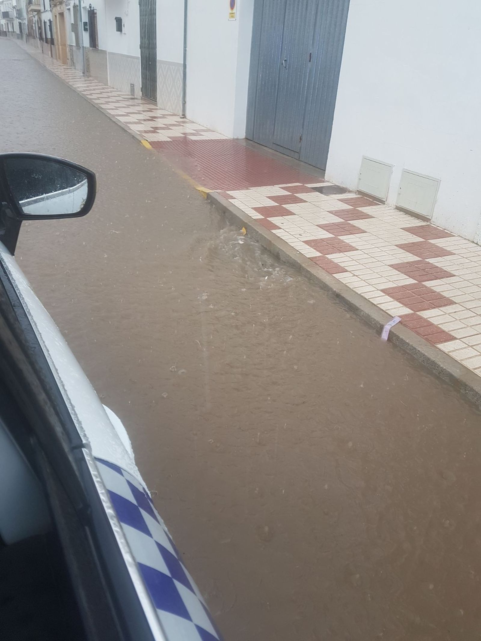 Una de las calles cubiertas por el agua.