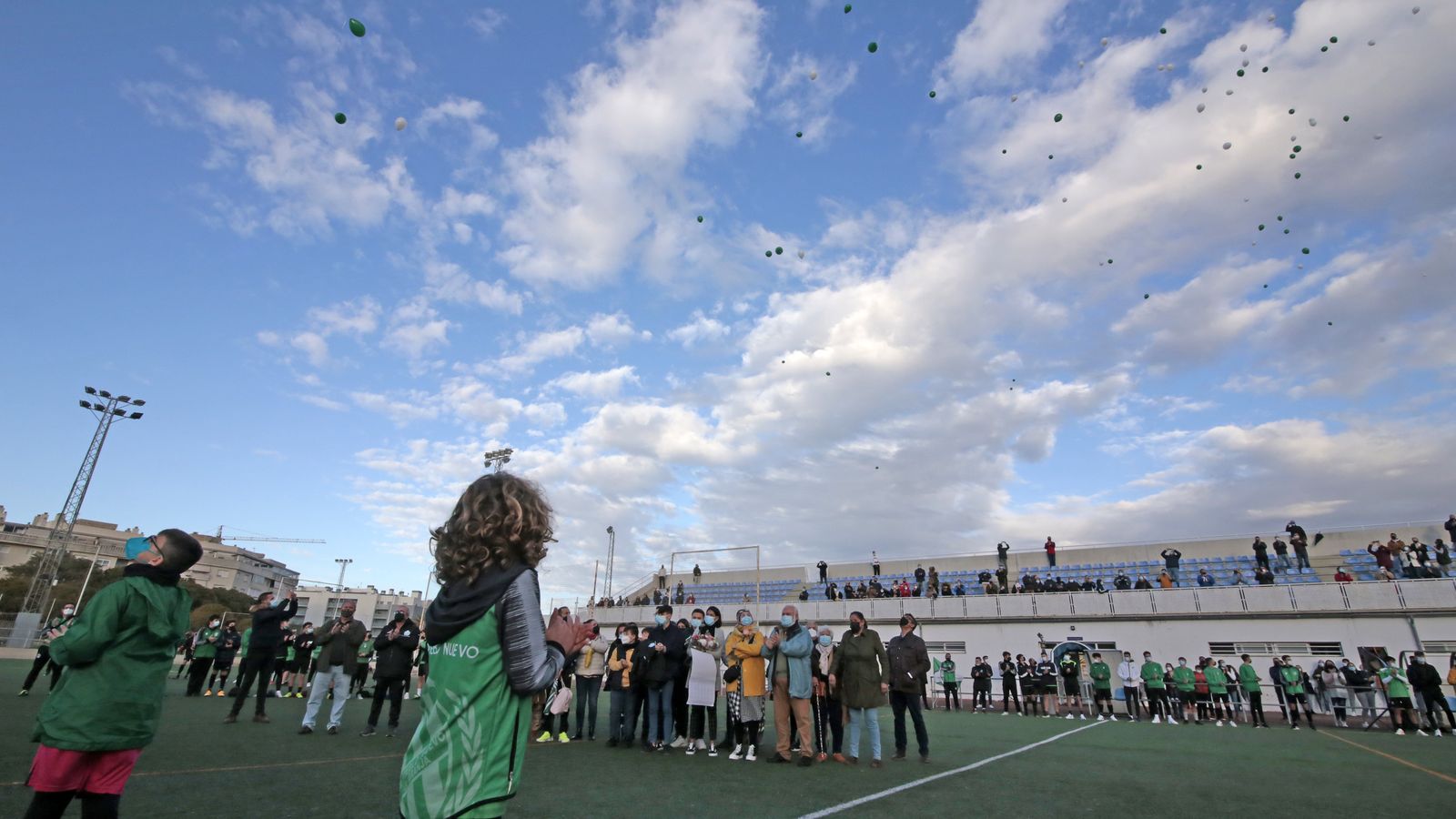 Emotivo homenaje de todo el Pueblo Nuevo a su entrenador