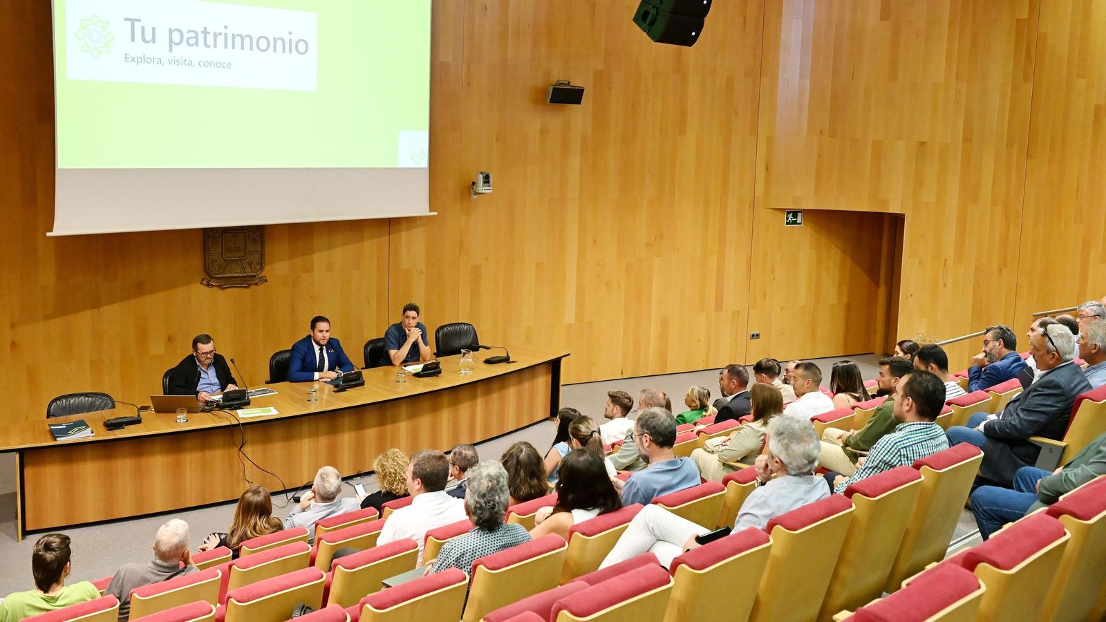 El diputado José Ramón Jiménez preside la entrega de los convenios