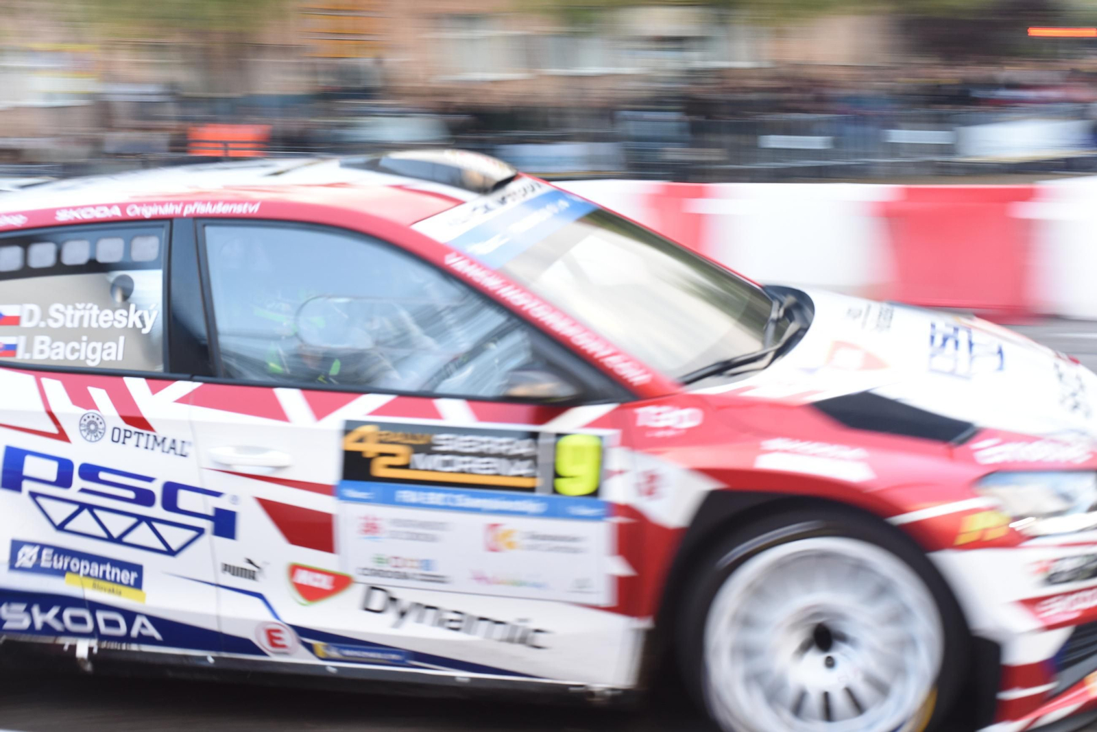 Las mejores fotos del espectacular tramo urbano del Rallye Sierra Morena 2025