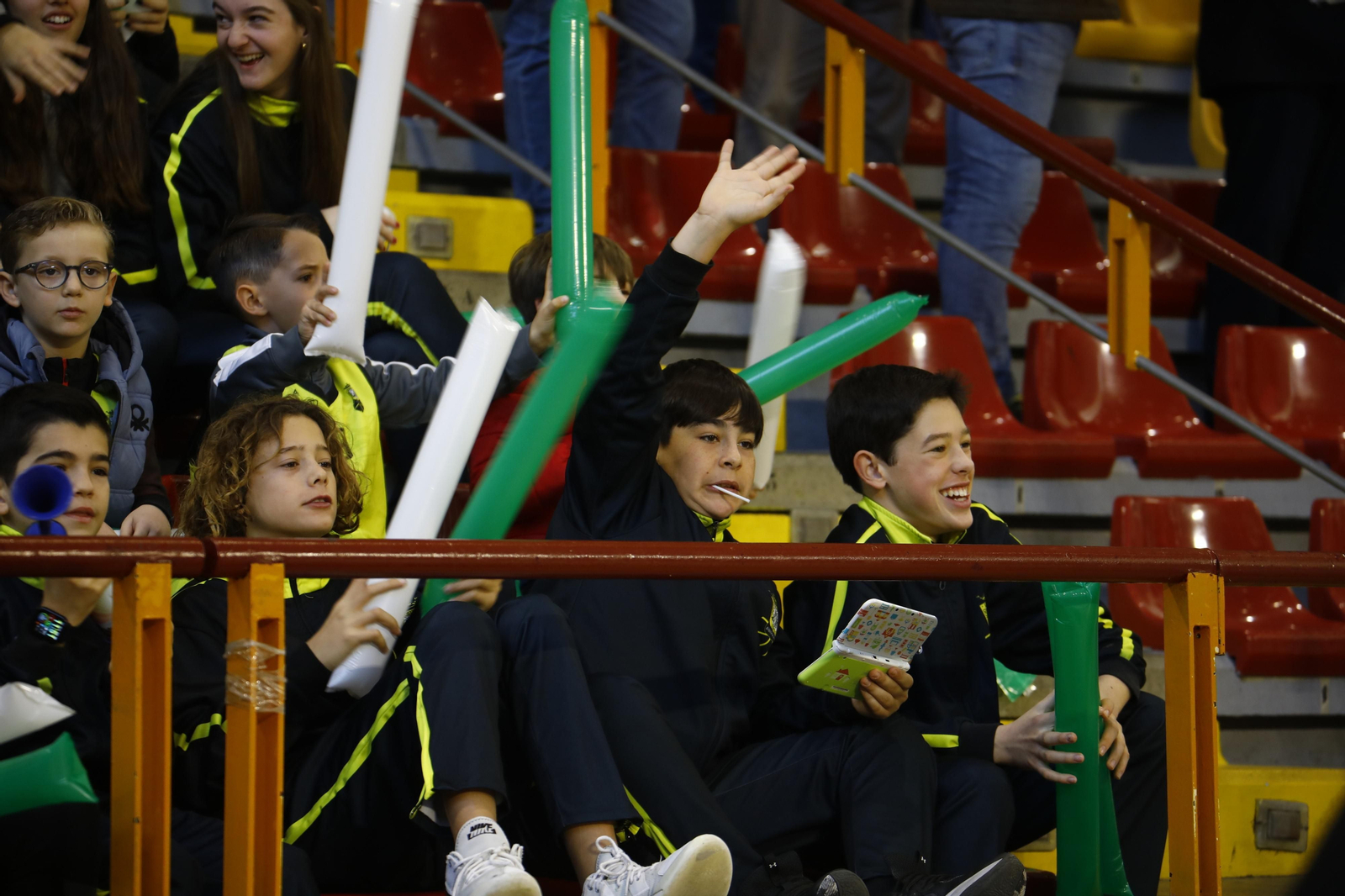 Las mejores fotos del ambiente en Vista Alegre para el derbi entre el Coto Córdoba y el UCB Camper Eurogaza