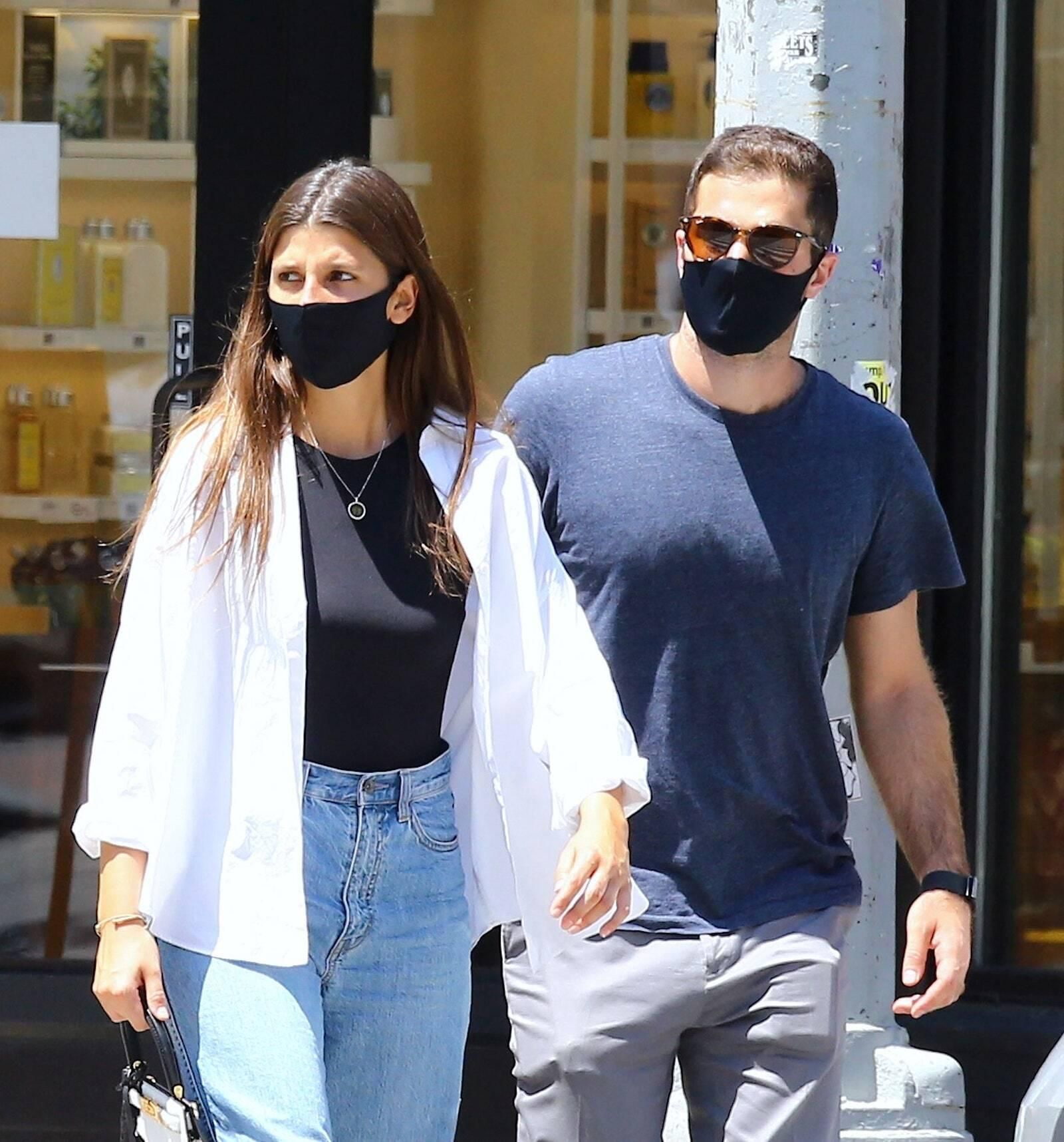 Mafalda y su prometido, Marc Abousleiman, paseando por Madrid.