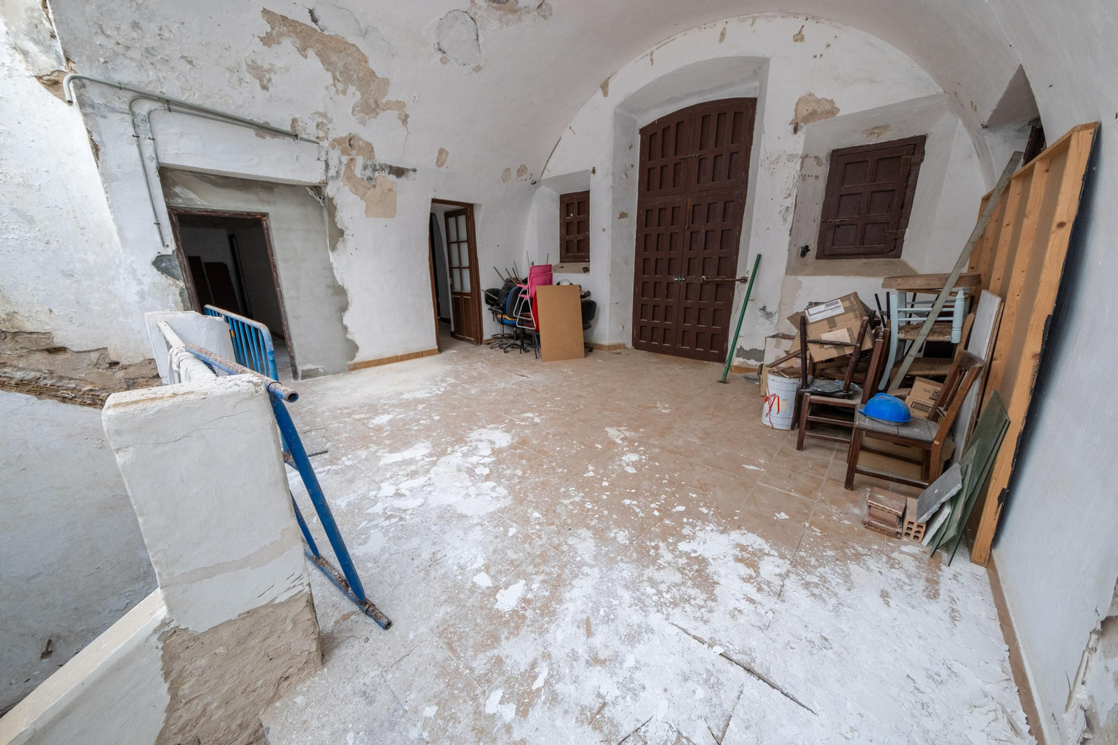 Las imágenes del abandono de las bóvedas de la muralla de Cádiz