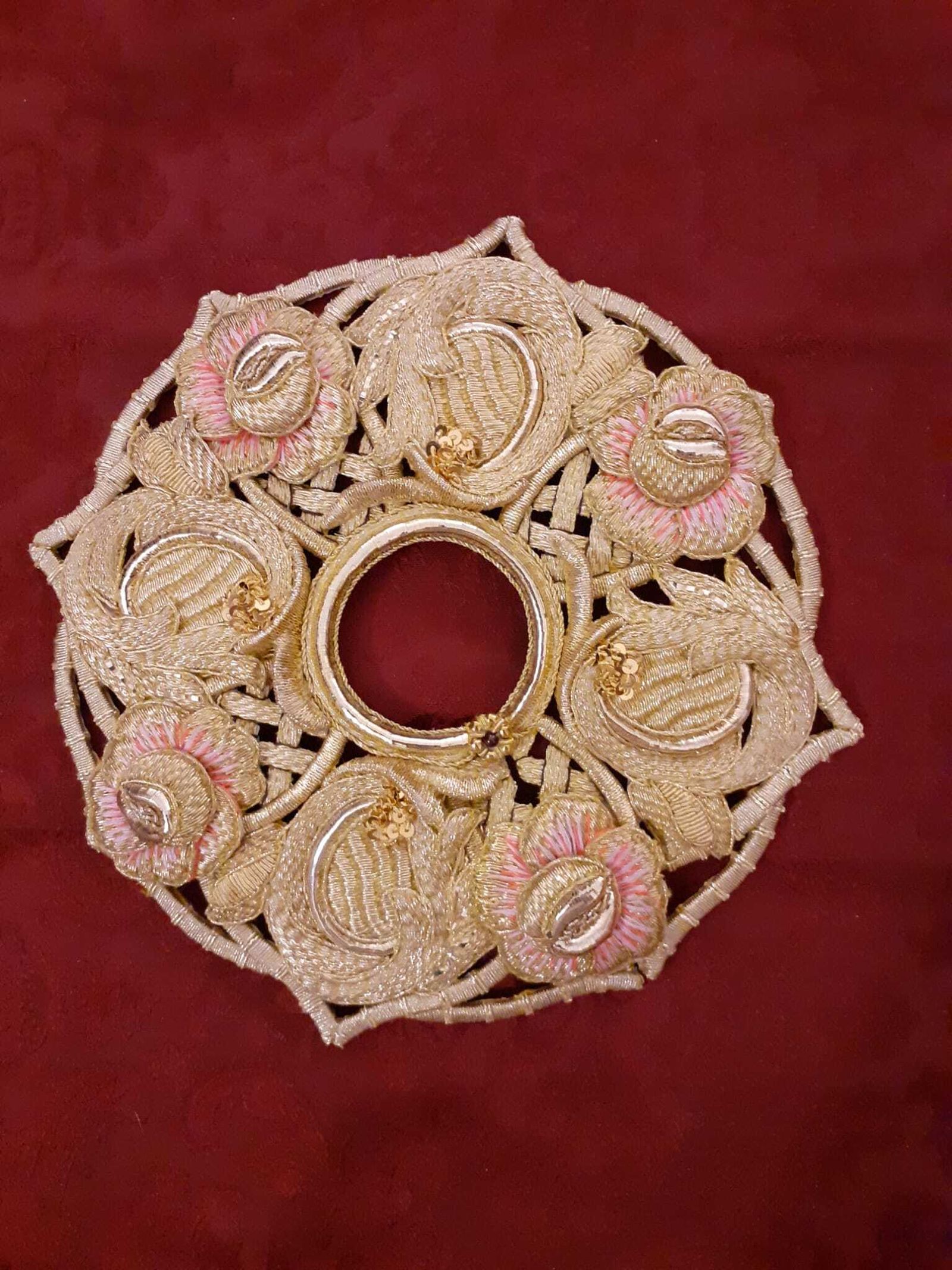 Detalle de uno de los puños realizados para la Virgen del Rosario de Cádiz.