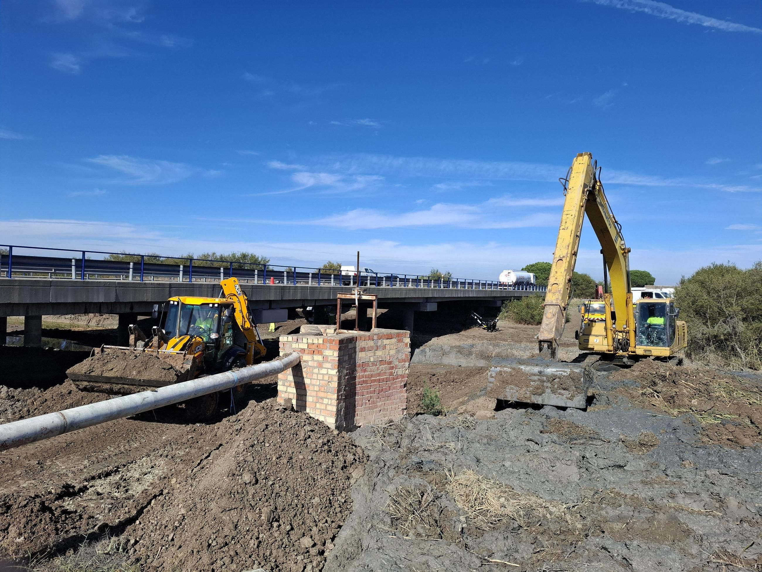 Trabajos en la AP-4 para prevenir posibles inundaciones con la llegada de las lluvias