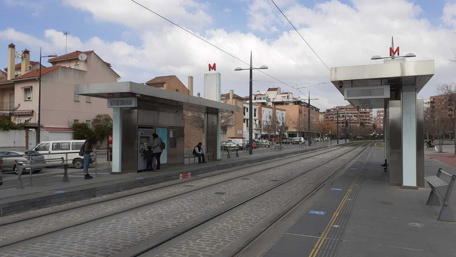 La parada de Metro de Granada en Luis Amador, a media tarde de ayer