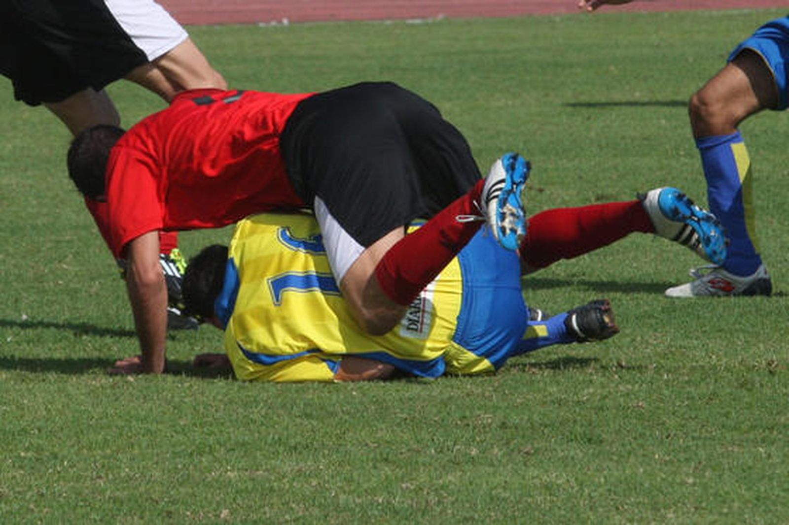 Tras la victoria en el partido 2-0, el San Roque consigue situarse en la zona cálida de la clasificación  

Foto: Paco Guerrero