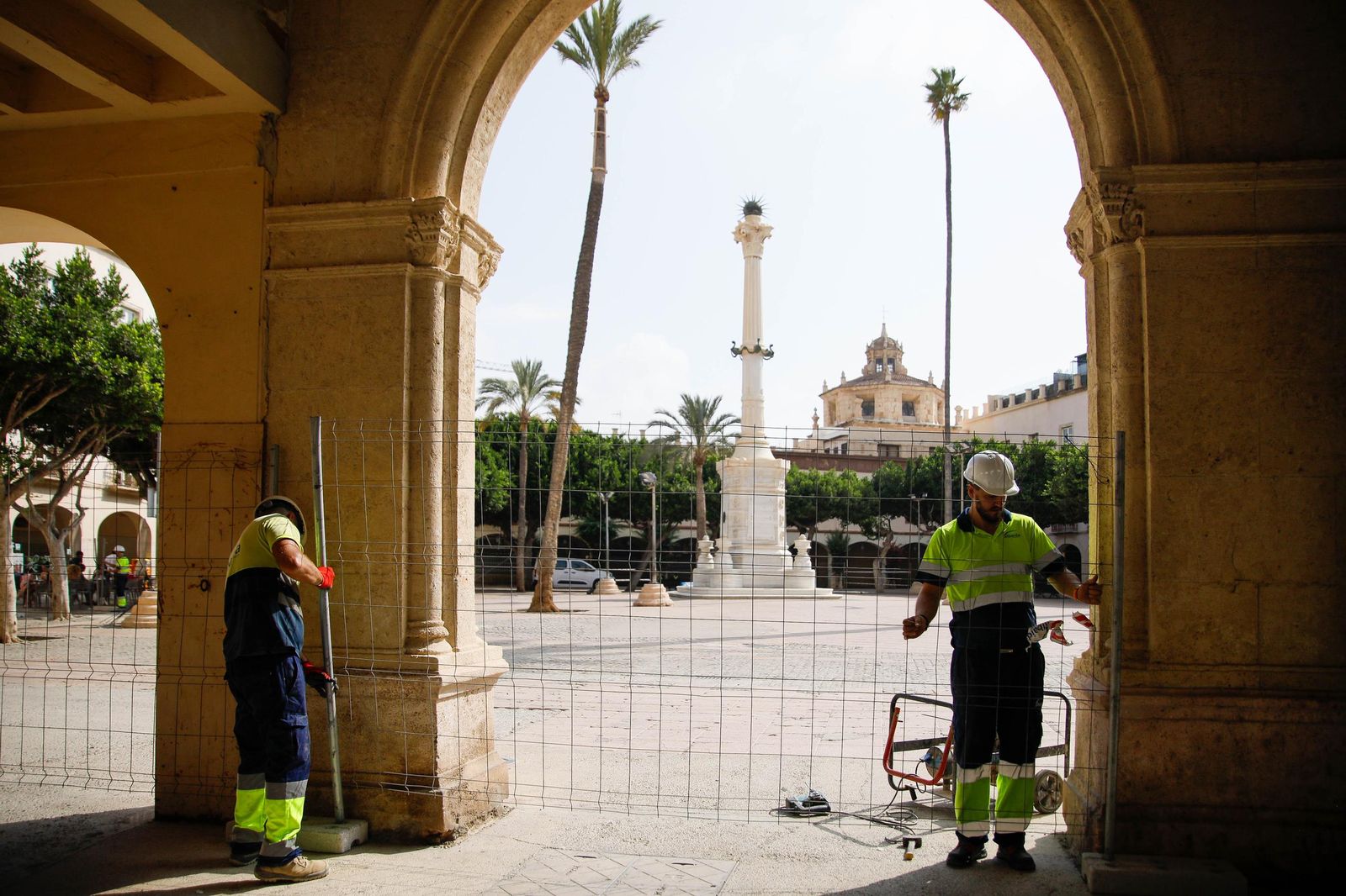 Las imágenes del inicio de las obras en la Plaza Vieja de Almería