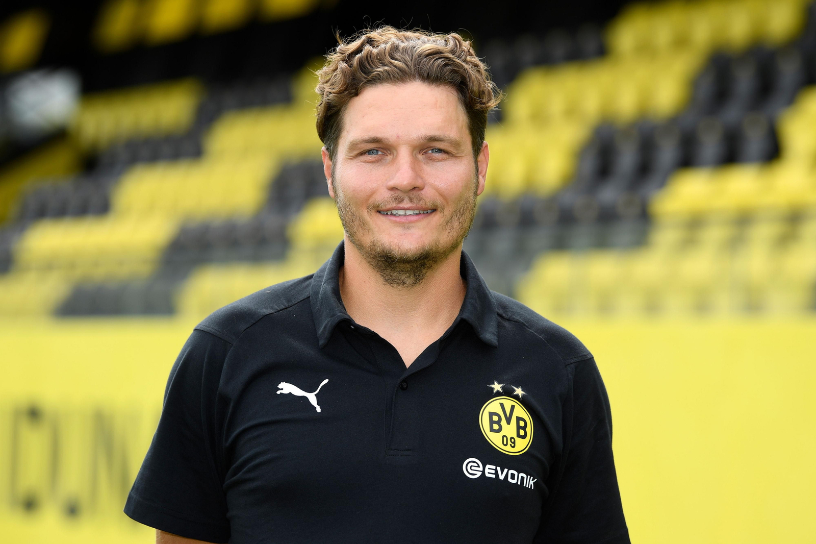 Edin Terzic, en una imagen de archivo como técnico asistente del Borussia Dortmund.