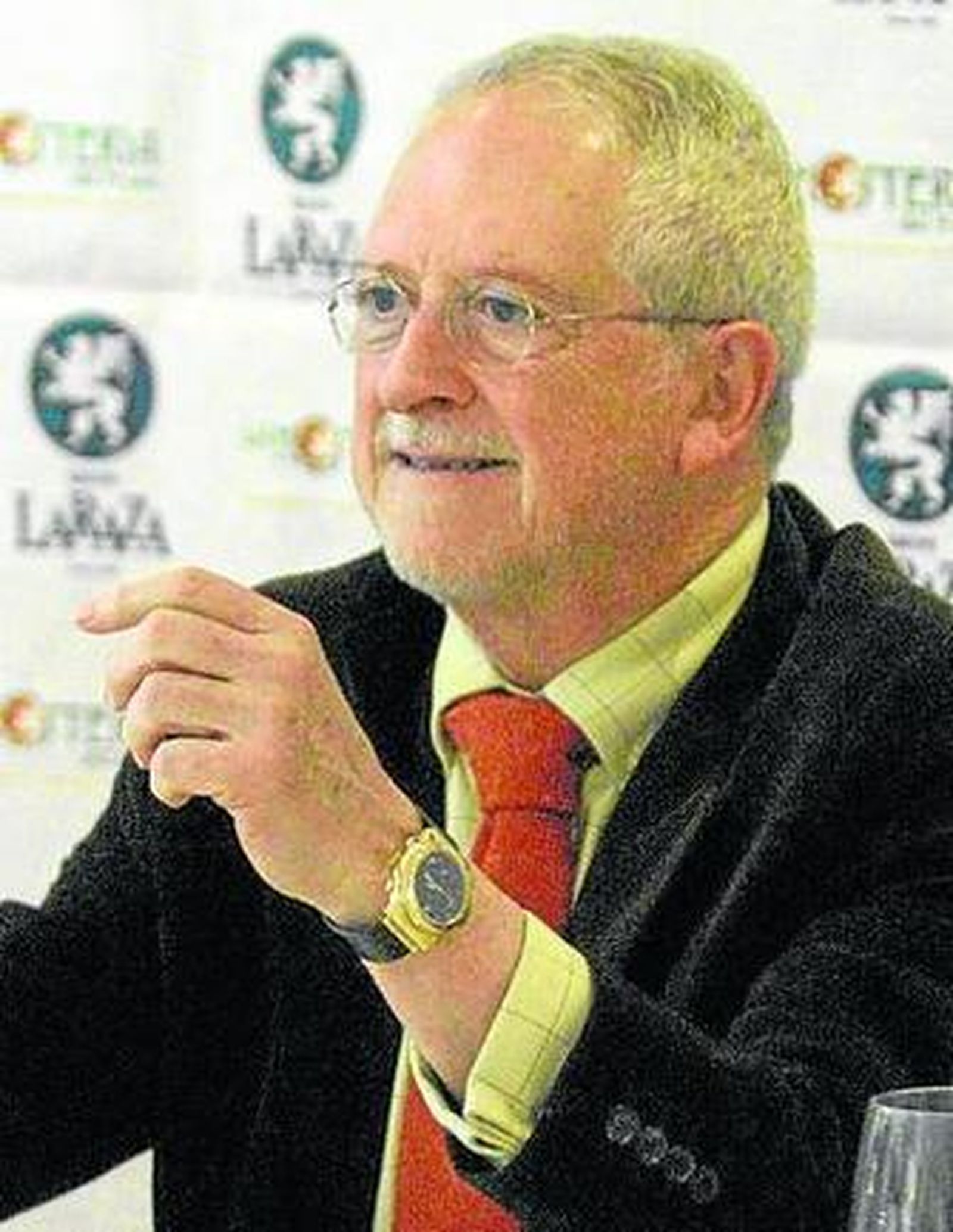 Rojas-Marcos, en las jornadas organizadas por el grupo La Raza.