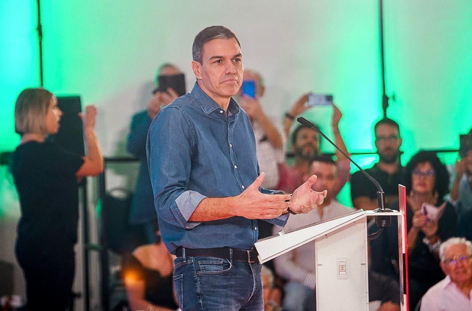 Las mejores imágenes del primer mitin de Pedro Sánchez tras recibir el encargo de formar gobierno por parte del Rey