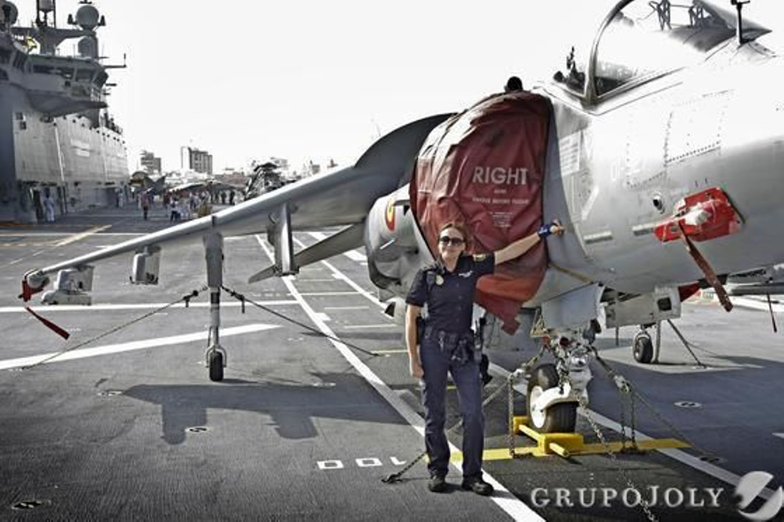 El mayor buque que haya tenido la Armada española en toda su historia permanecerá 3 días en el puerto gaditano en jornada de puertas abiertas./Julio González