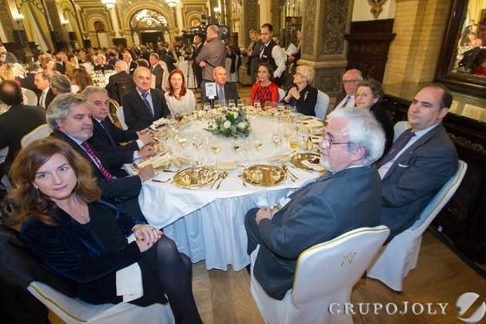 Carmen Aranguren, Luis Sánchez-Moliní, Ismael Yebra, Rafael Valencia, Carmen Carballo, Alberto González Troyano, Ana Gavín, Micaela Caro, José Aguilar, Mª de Gracia Lasso de la Vega, José Félix Ríos y Carlos Colón.