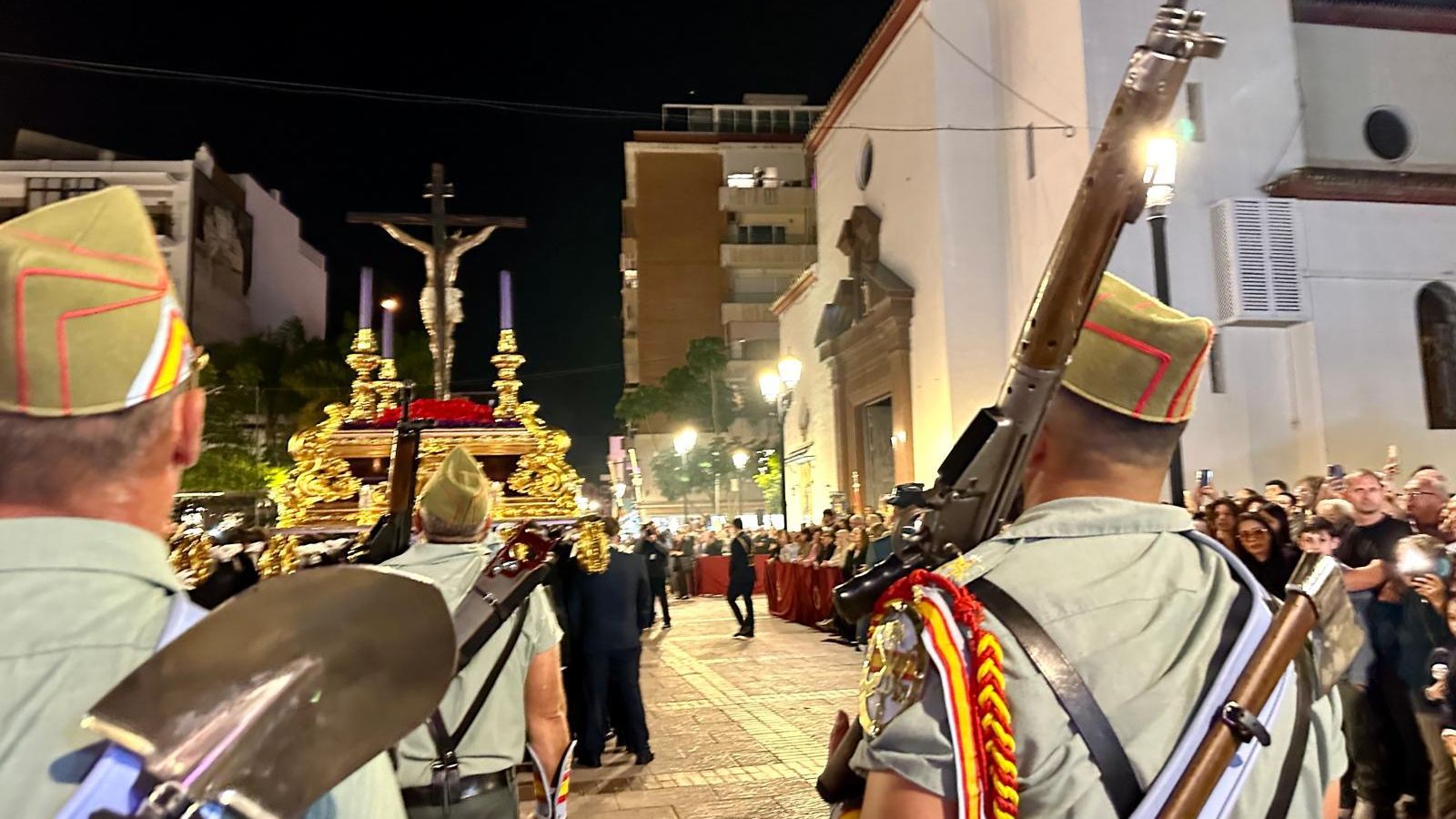 Legionarios tras la advocación del Santísimo Cristo de la Expiración.