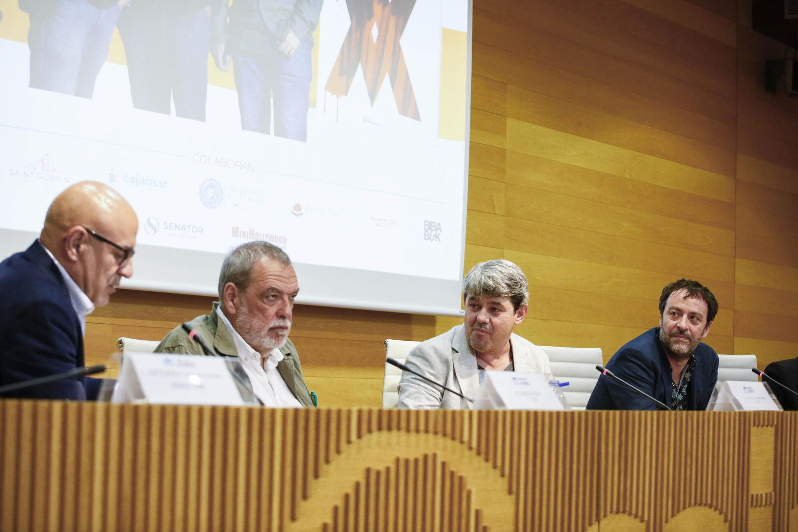 Carmen Mola presenta su libro "El clan" en la Casa de las mariposas de Almería, en imágenes