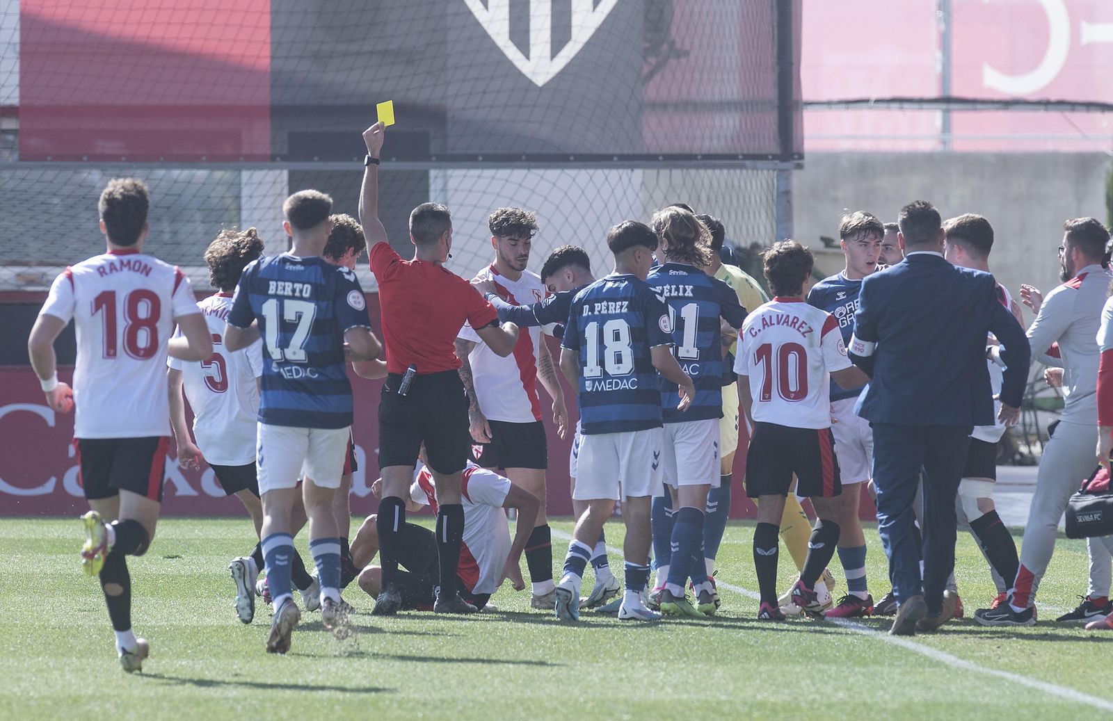 Una amonestación en el Sevilla Atlético-Betis Deportivo del pasado febrero.