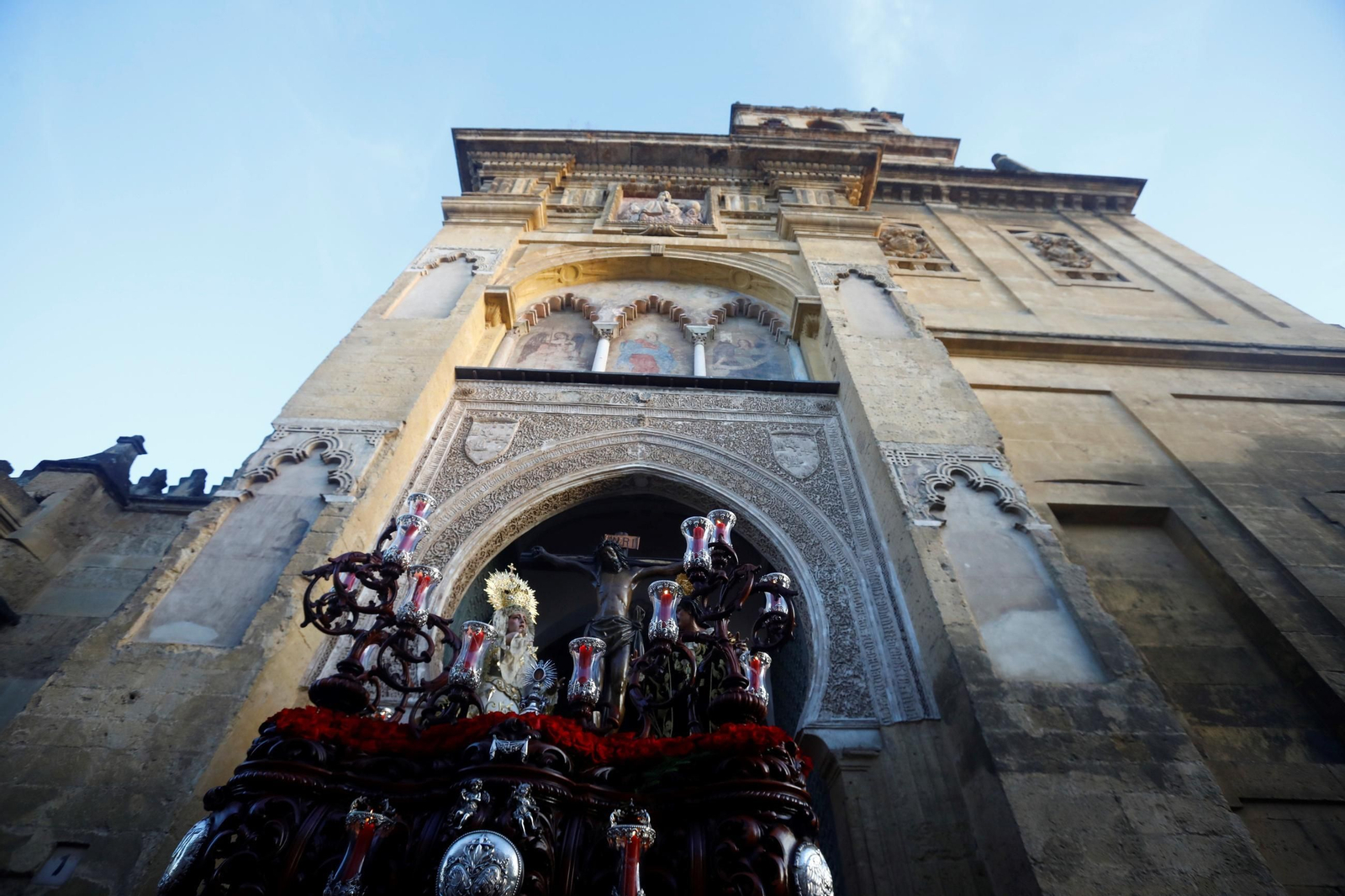 Las mejores fotos de los traslados de regreso de las hermandades tras el Magno Vía Crucis de Córdoba