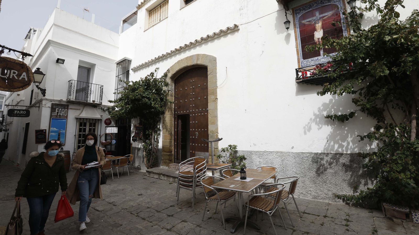 Fotos del Miercoles Santo en Tarifa:  Cristo del Consuelo y Nuestra Señora de las Lágrimas