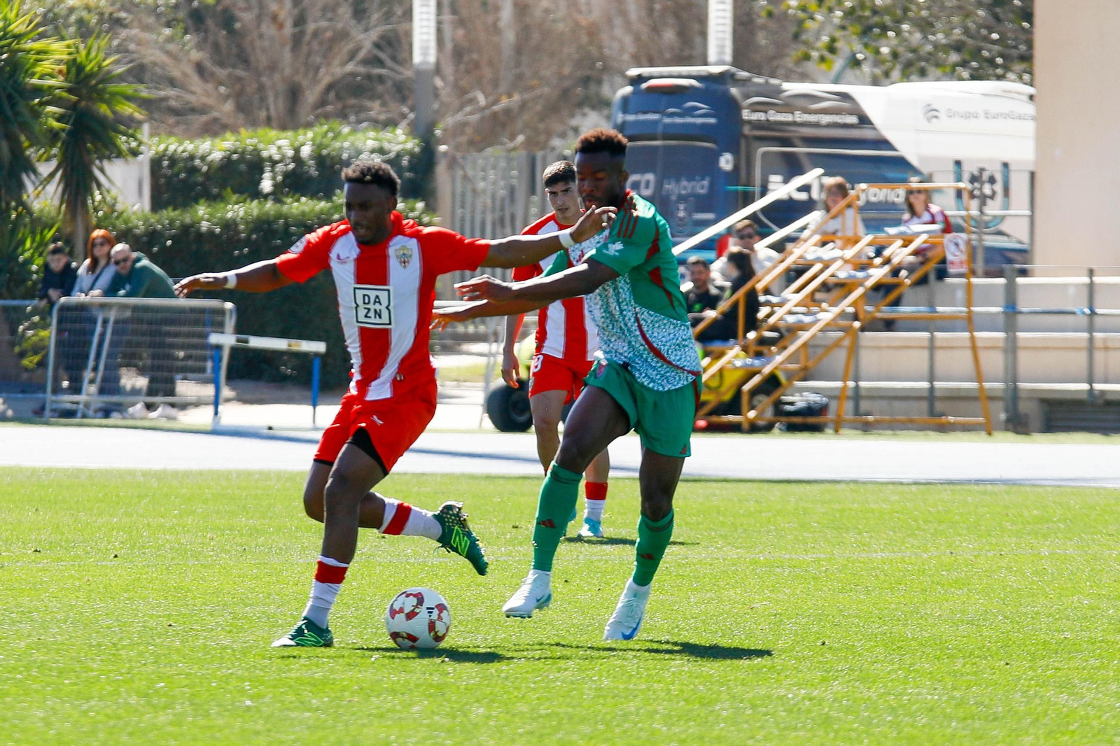 Las imágenes de Segunda RFEF entre Almeria B y recreativo de Granada