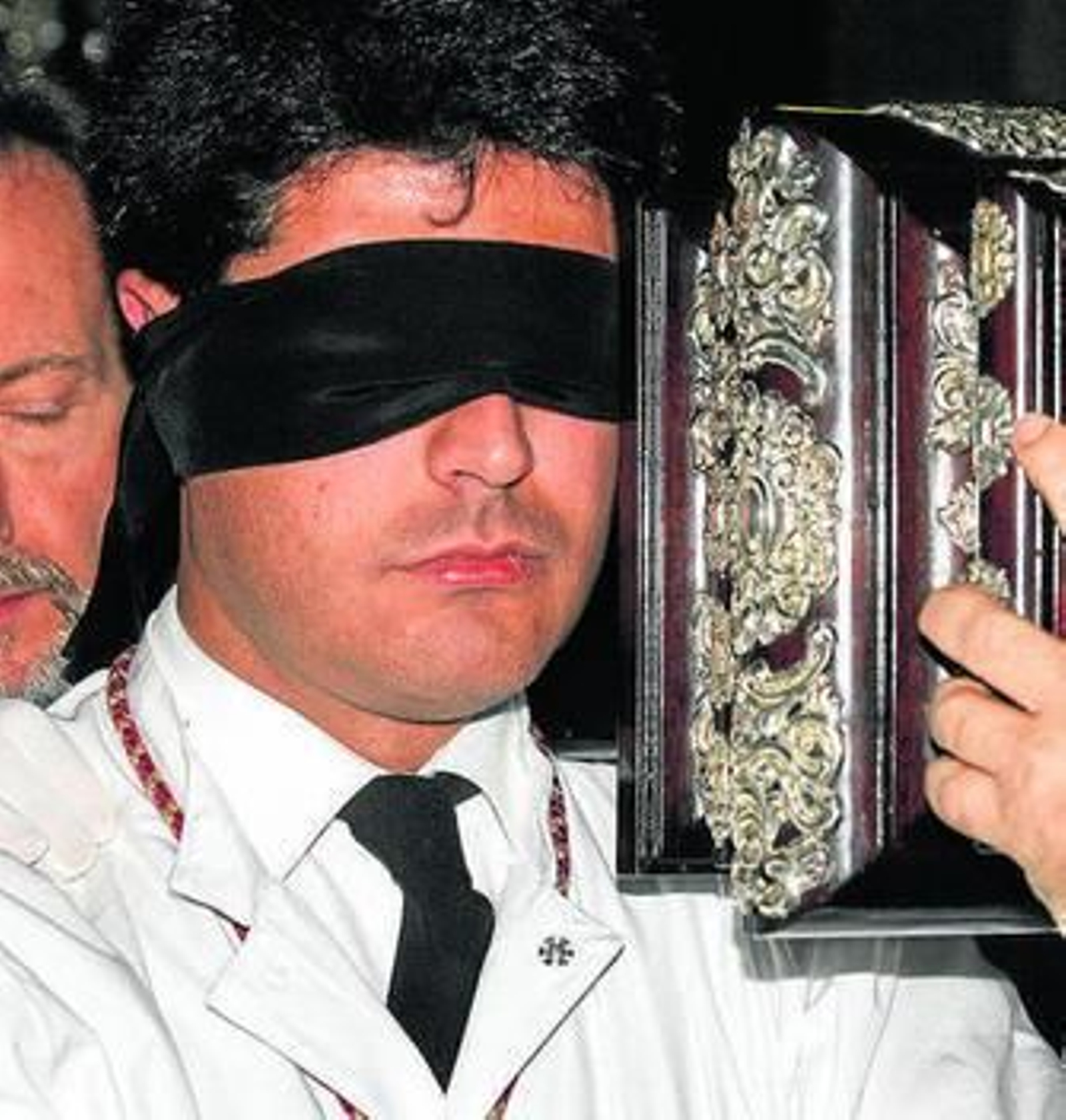 Al fin y al cabo, ojos que no ven, corazón que no siente.