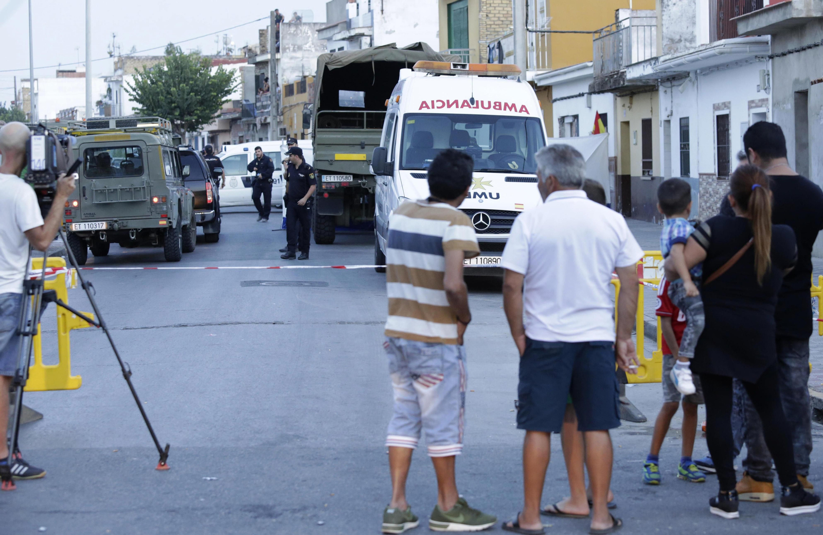 El operativo de búsqueda de los cuerpos en Dos Hermanas