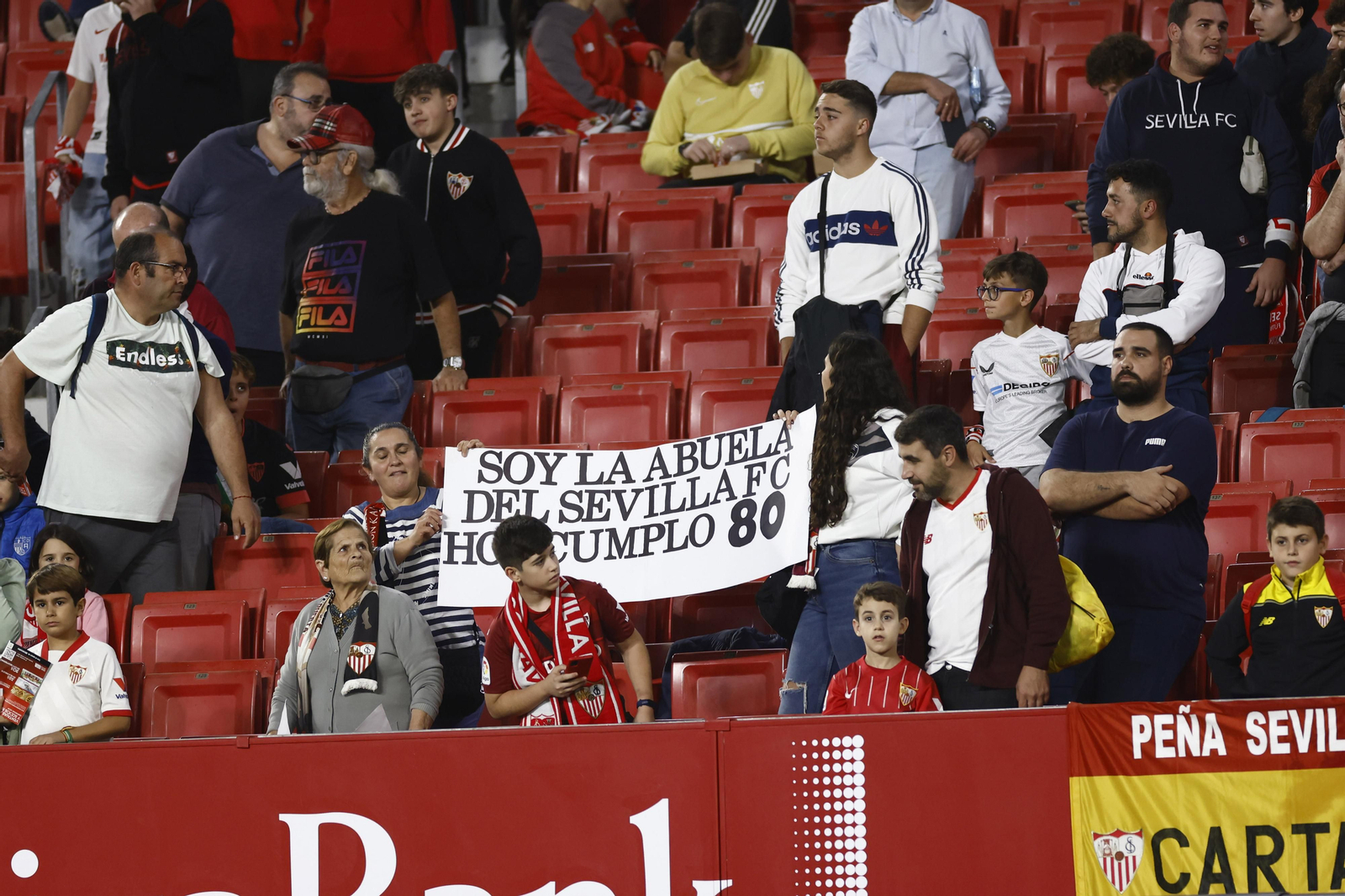 Búscate en las fotos del Sevilla FC-Real Sociedad